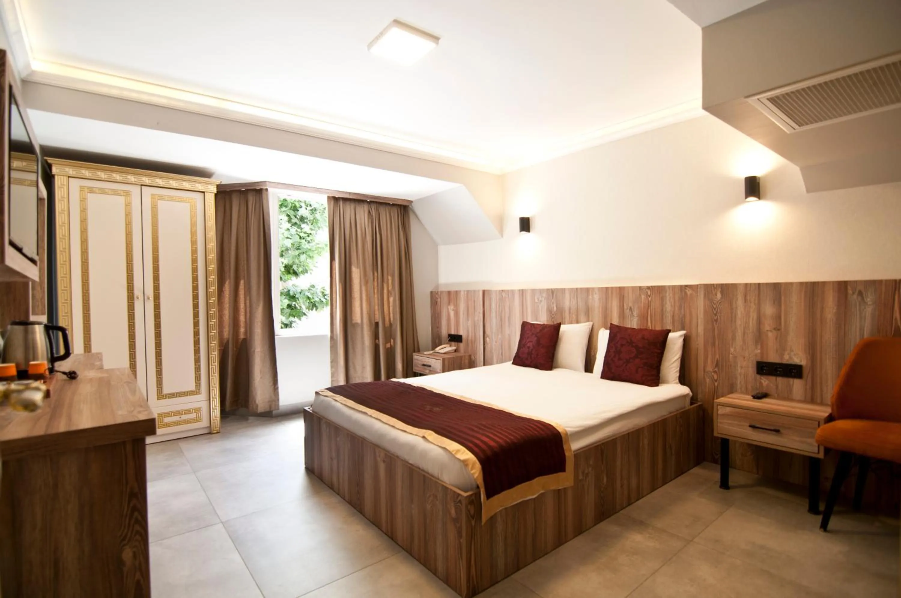 Photo of the whole room, Bed in Vali Konak Hotel Nişantaşı