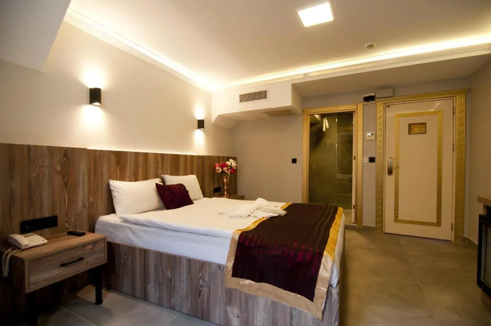 Photo of the whole room, Bed in Vali Konak Hotel Nişantaşı Photo of the whole room, Bed in Vali Konak Hotel Nişantaşı