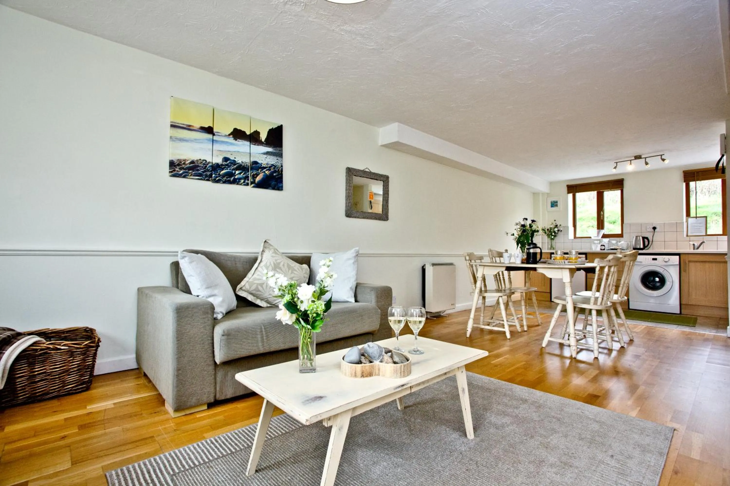 Photo of the whole room in East Thorne - Cornwall