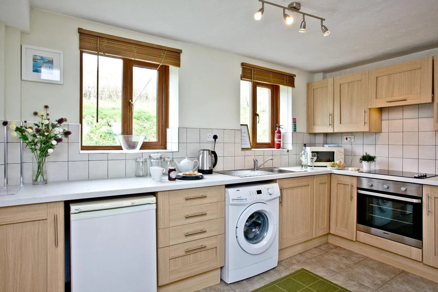 Kitchen or kitchenette in East Thorne - Cornwall