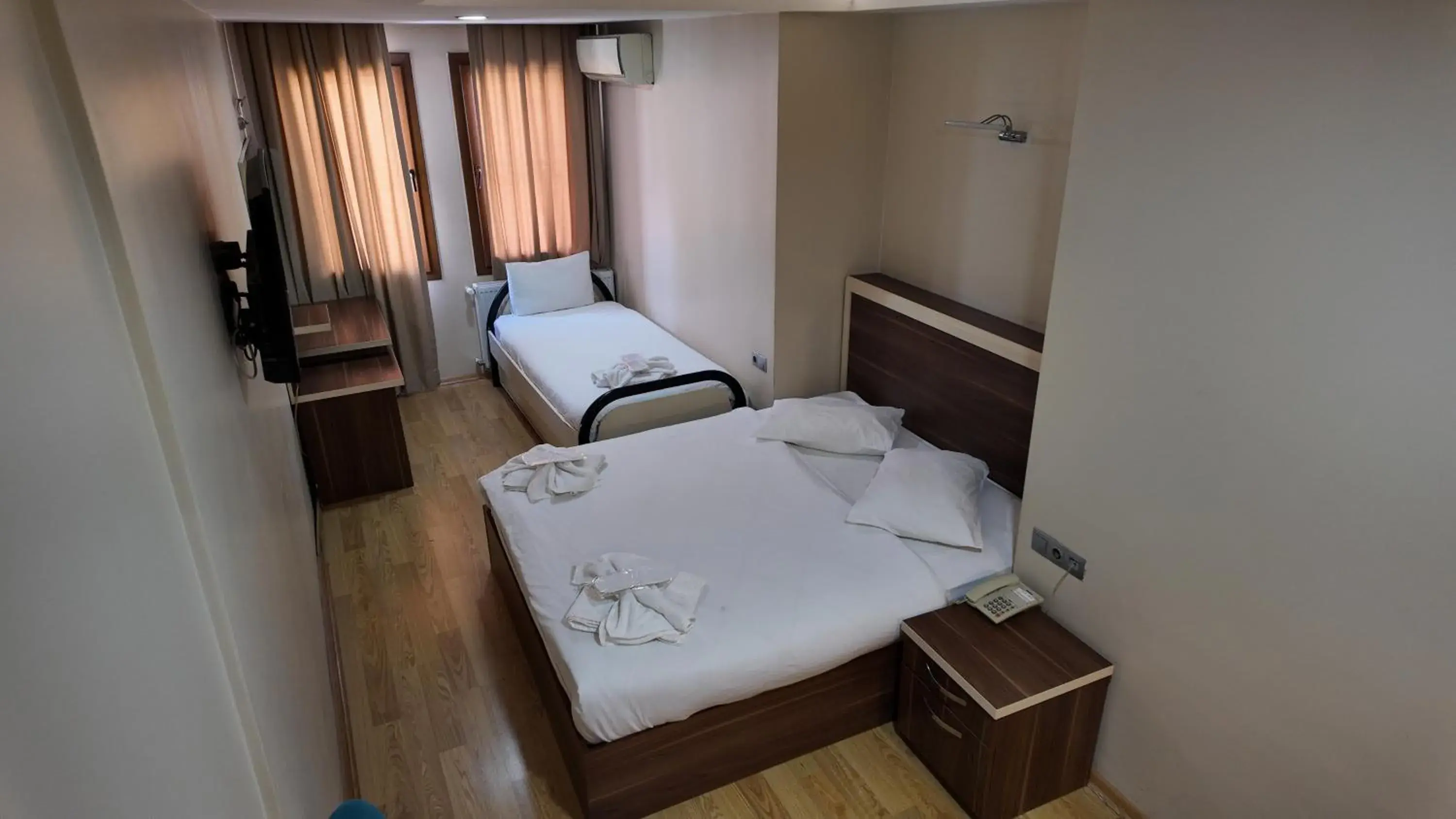 Standard Triple Room in Merkez Otel Standard Triple Room in Merkez Otel
