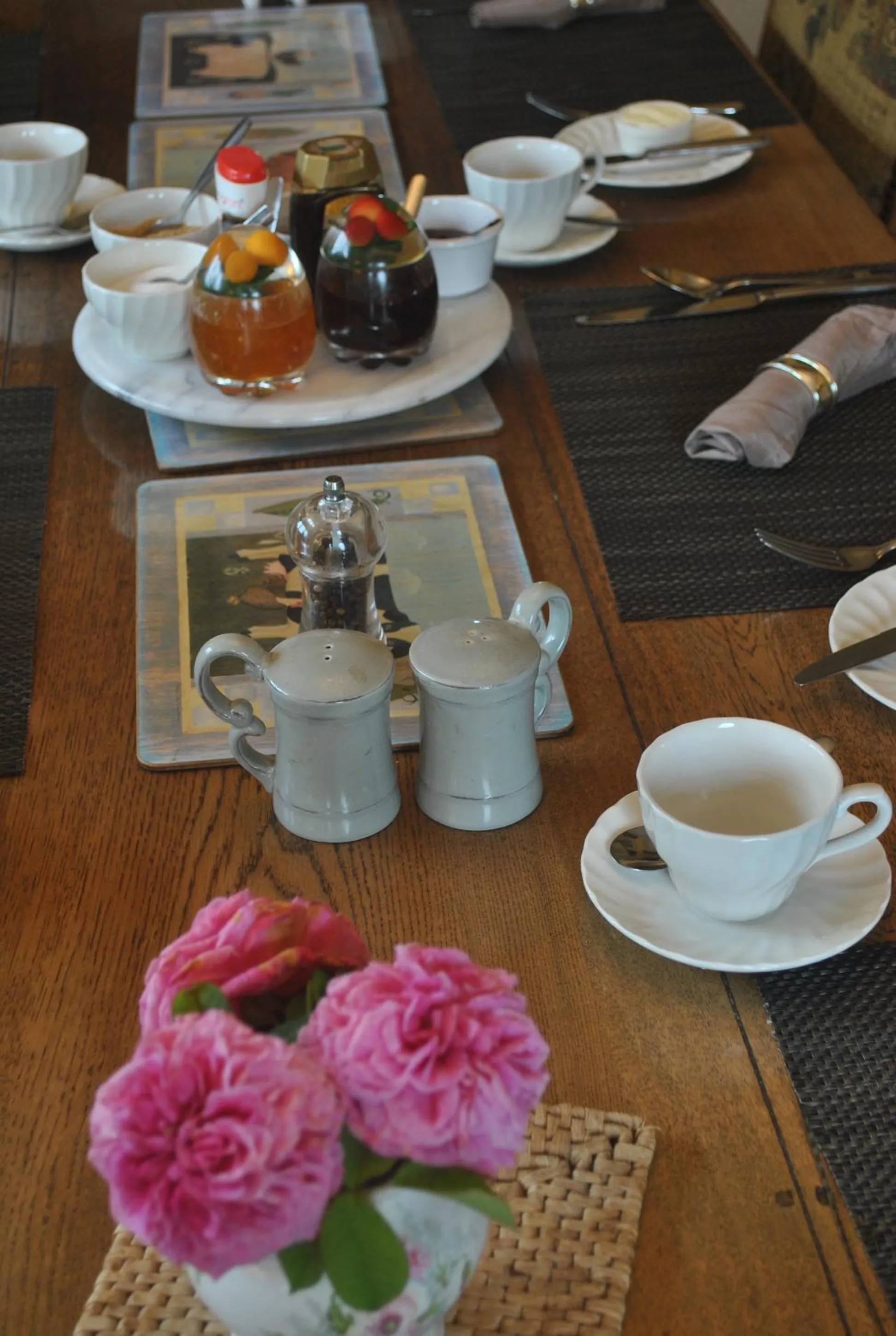 Food and drinks in Elms Farm