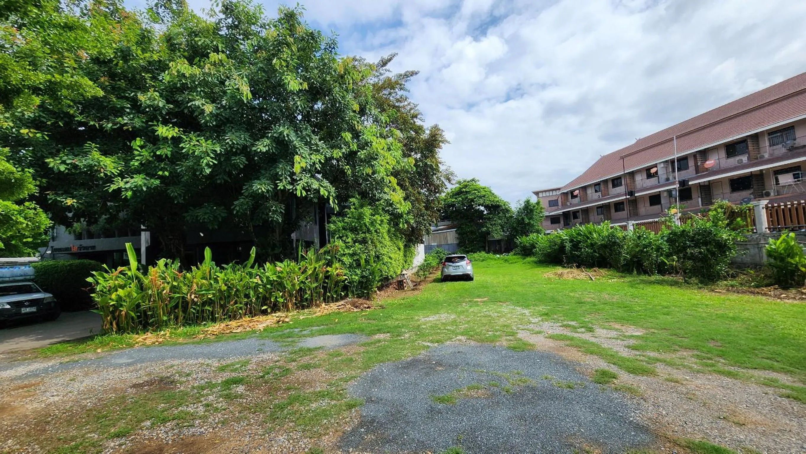 Parking in iWualai Hotel