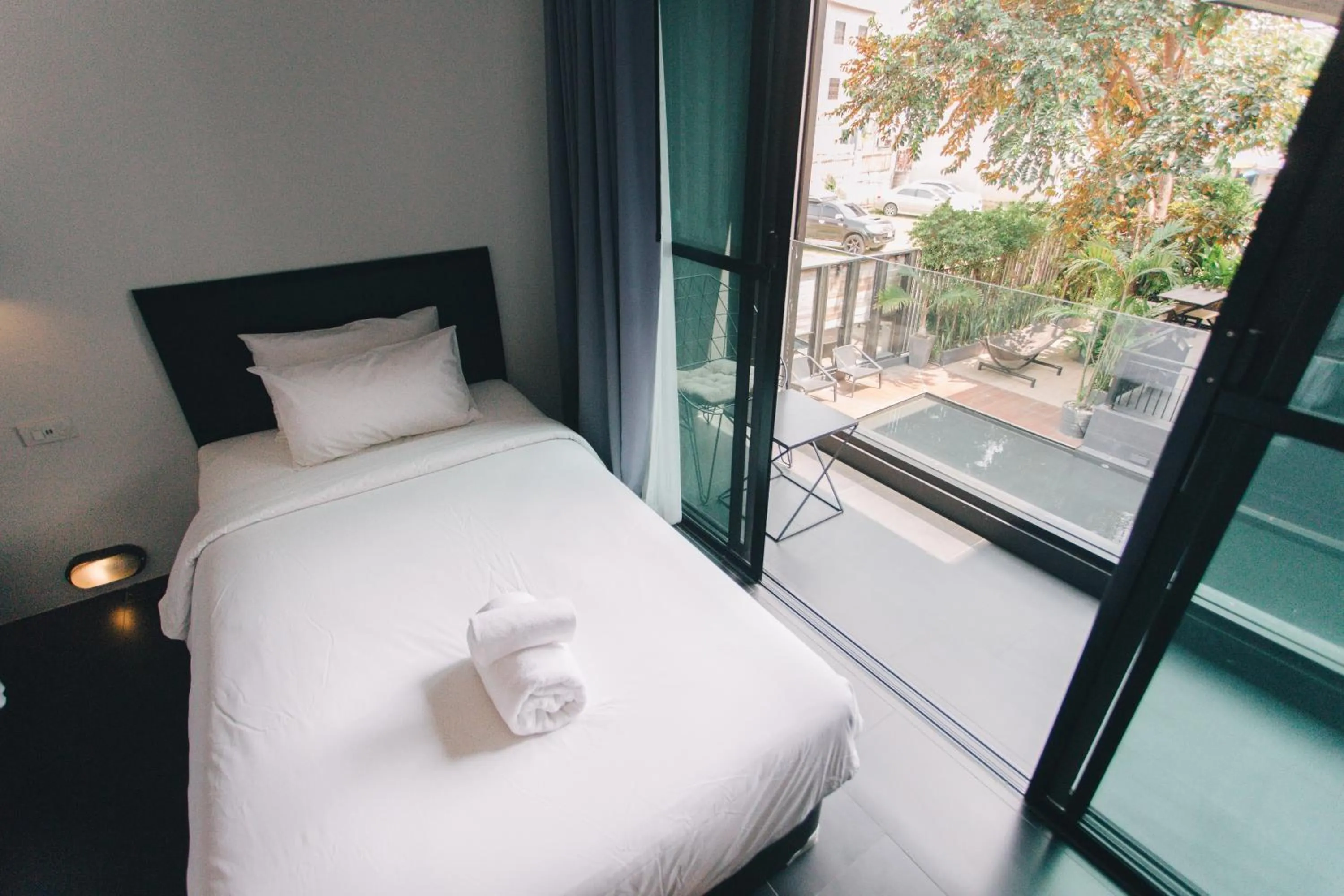 Balcony/Terrace, Bed in iWualai Hotel