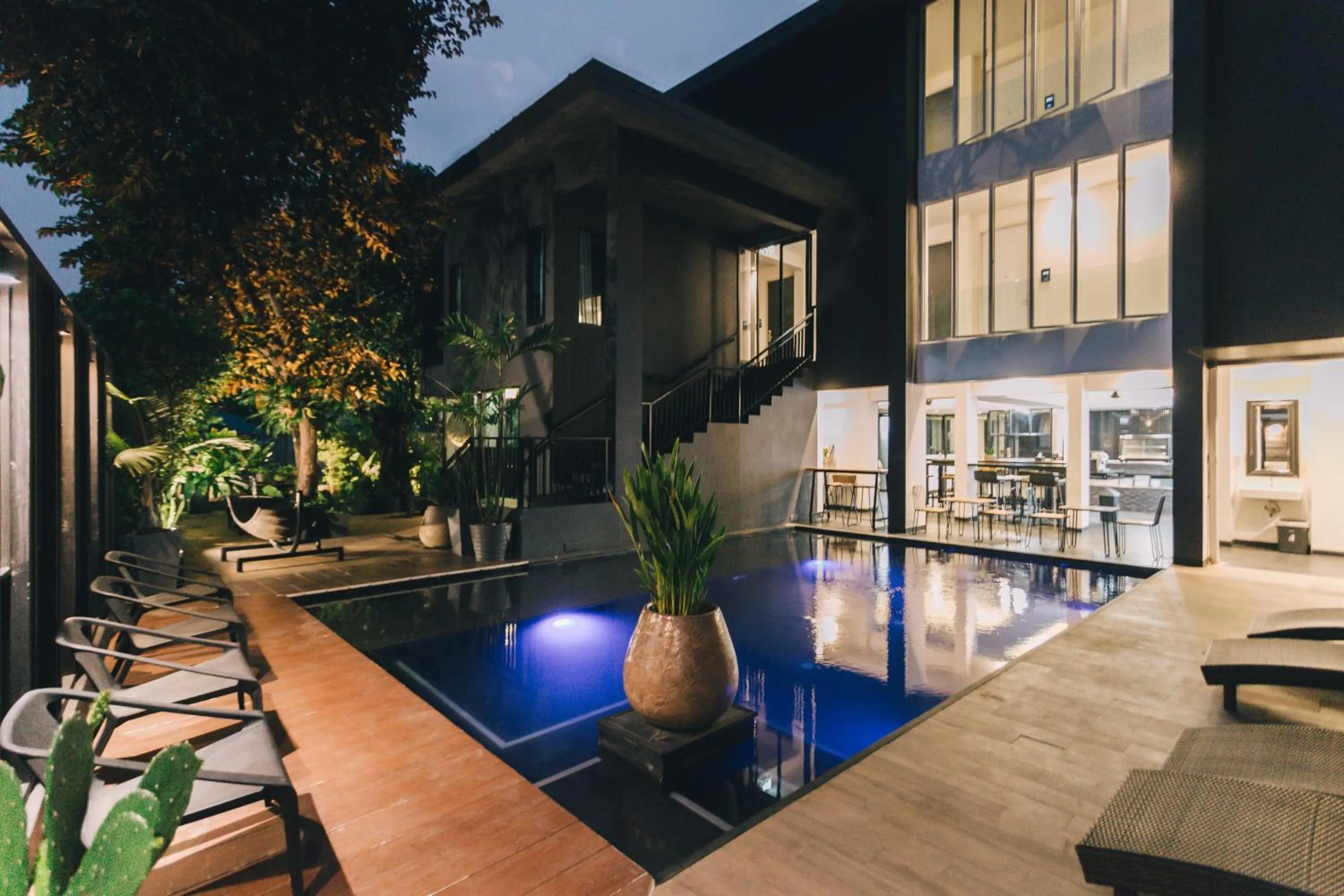 Swimming pool in iWualai Hotel