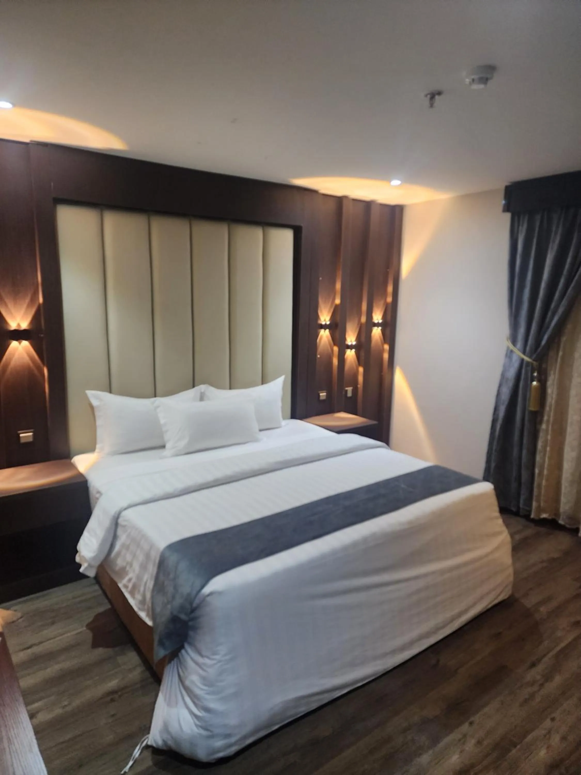 TV and multimedia, Bed in Makarim Al Nakheel serviced apartments