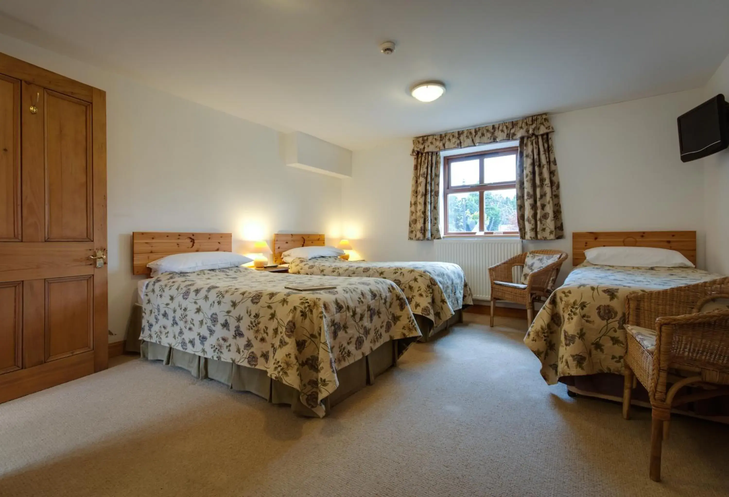 Large Twin Room with breakfast to go - single occupancy in Parr Hall Farm, Eccleston Large Twin Room with breakfast to go - single occupancy in Parr Hall Farm, Eccleston
