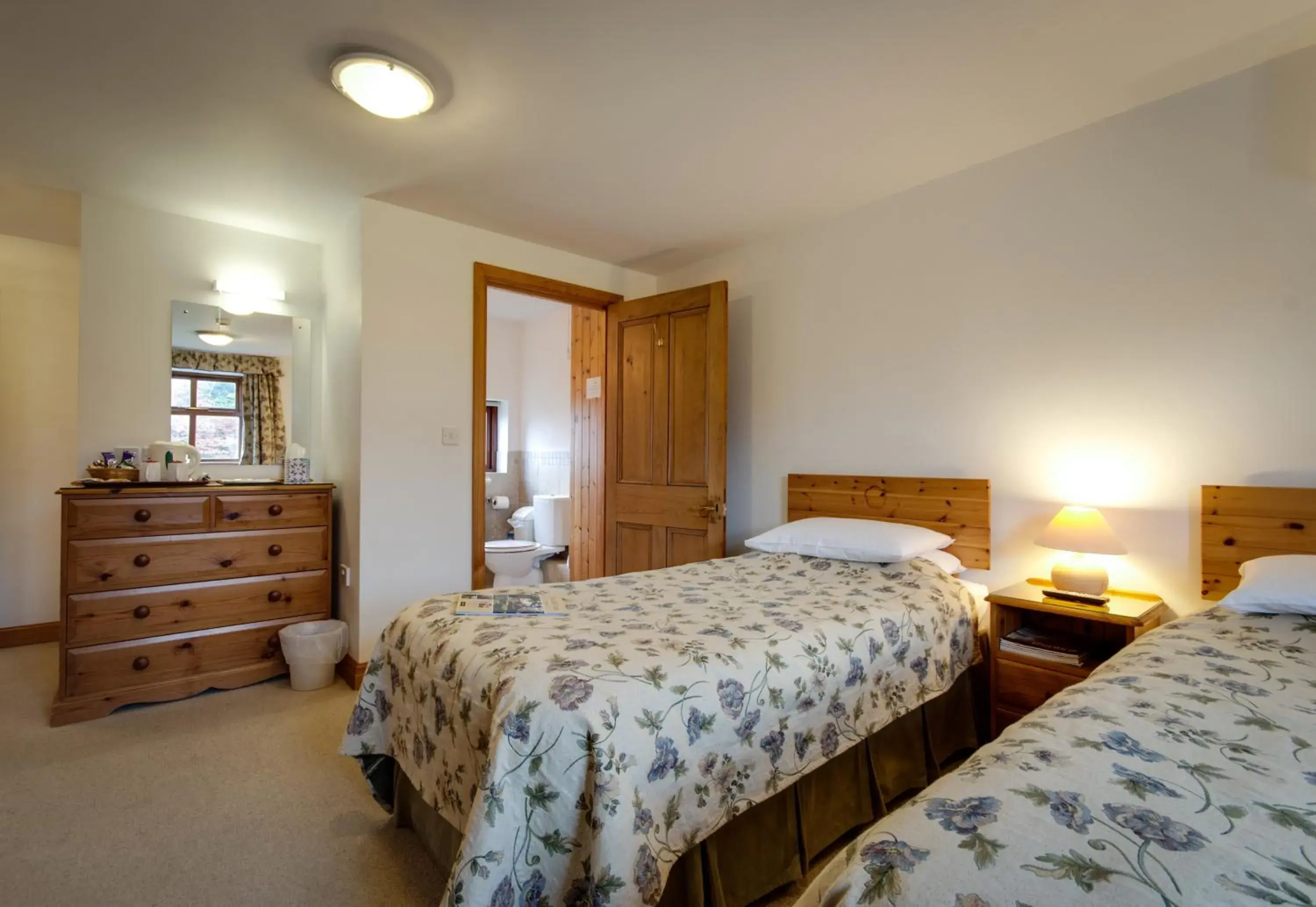 Large Twin Room with breakfast to go - single occupancy in Parr Hall Farm, Eccleston Large Twin Room with breakfast to go - single occupancy in Parr Hall Farm, Eccleston