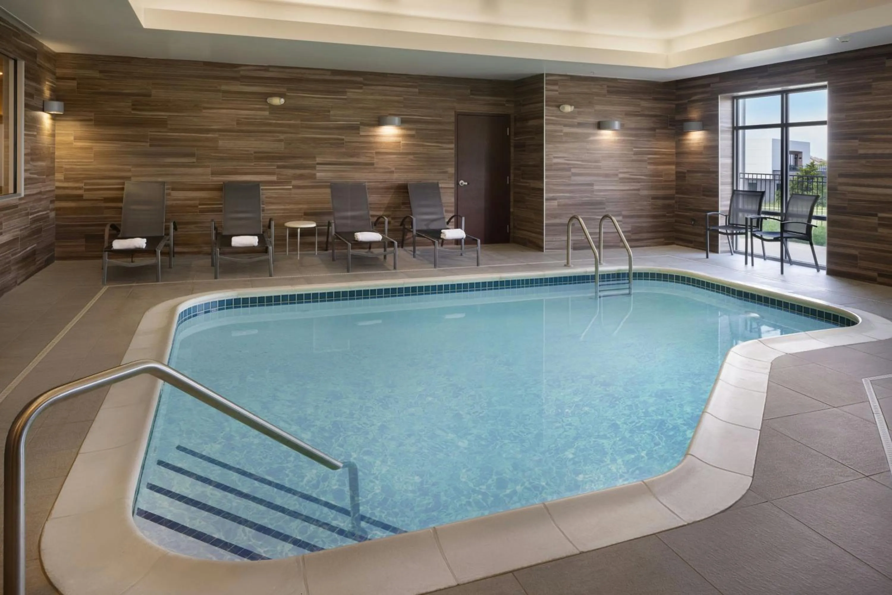 Swimming pool in Fairfield Inn & Suites by Marriott Lincoln Southeast