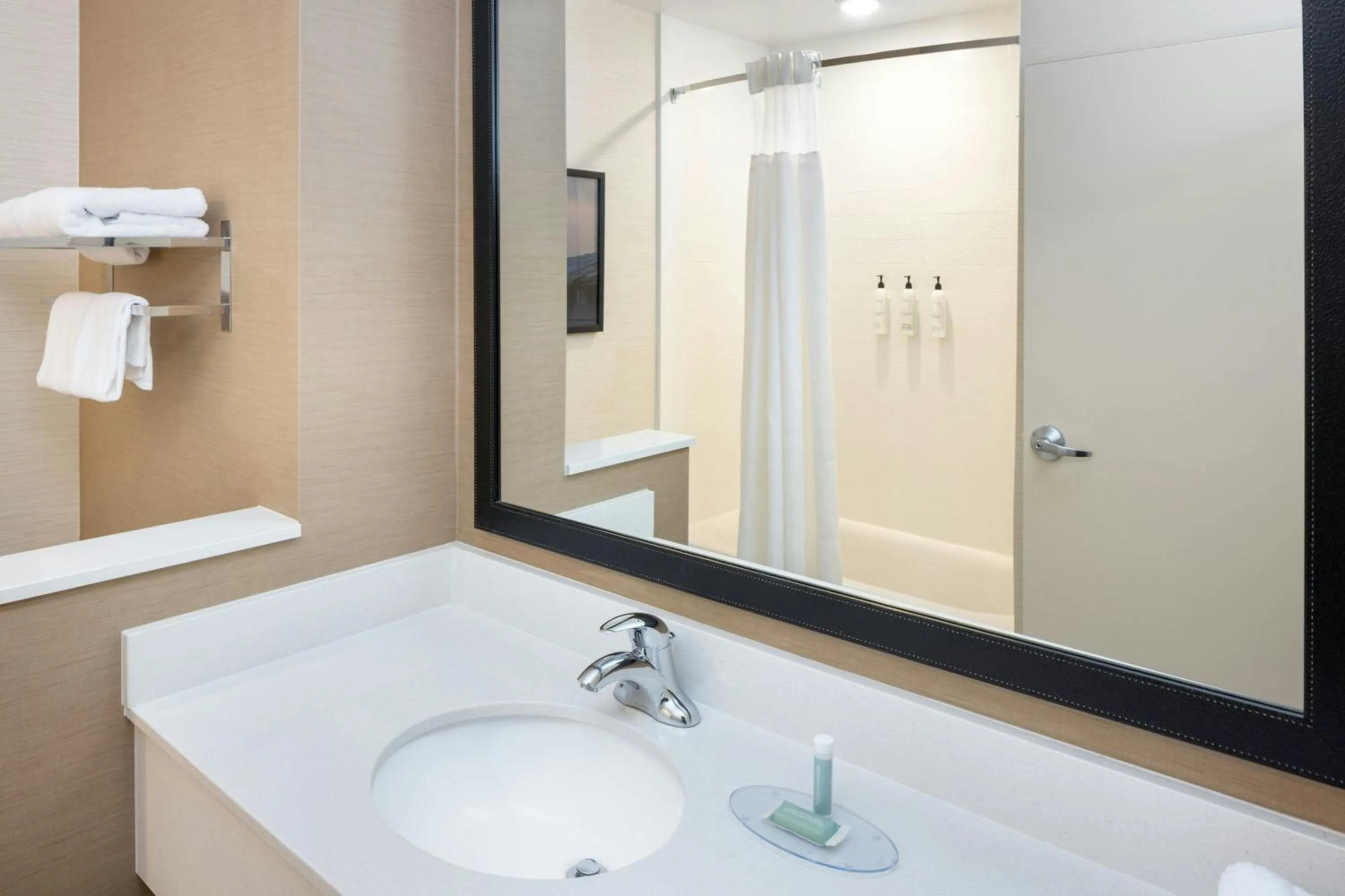 Bathroom in Fairfield Inn & Suites by Marriott Lincoln Southeast