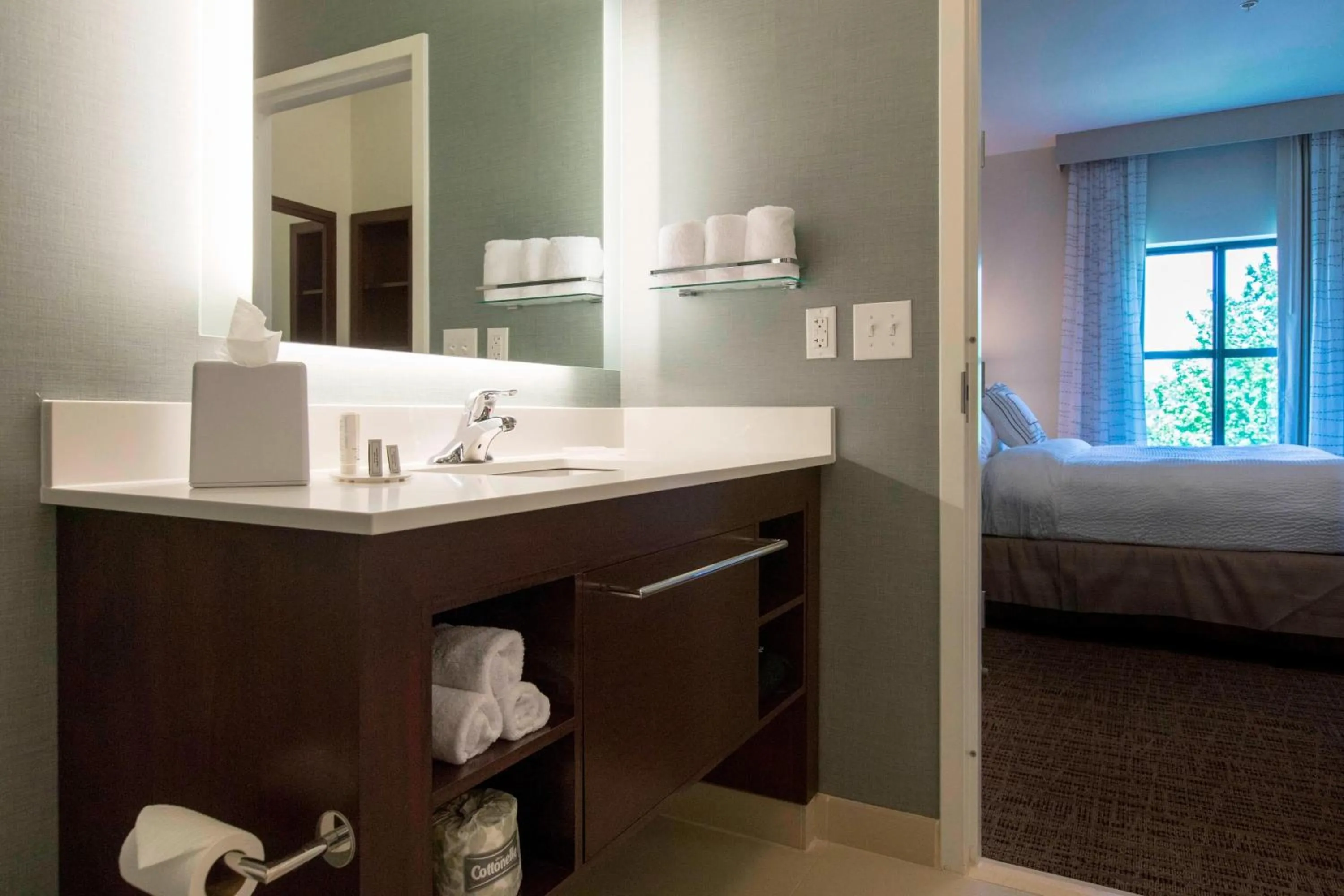 Bathroom, Bed in Residence Inn by Marriott Philadelphia Great Valley/Malvern