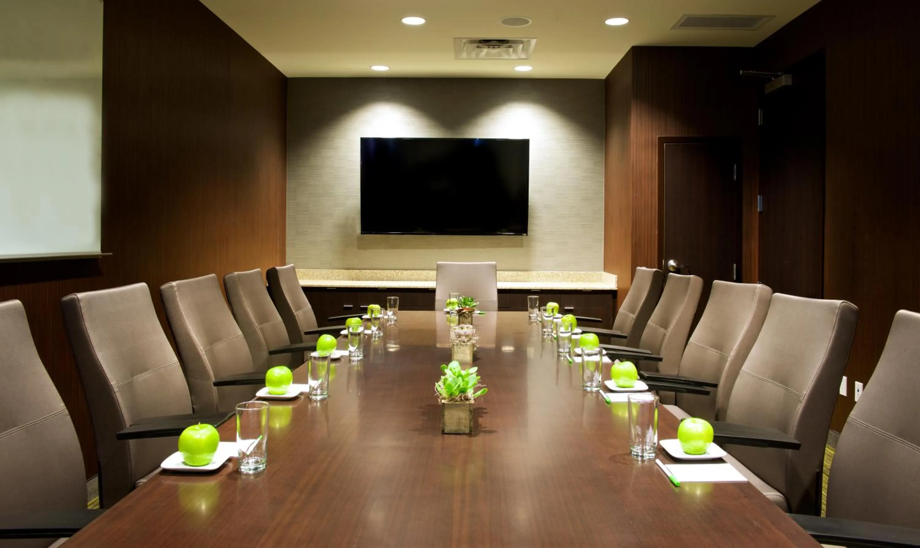 Meeting/conference room in Courtyard by Marriott Seattle Everett Downtown