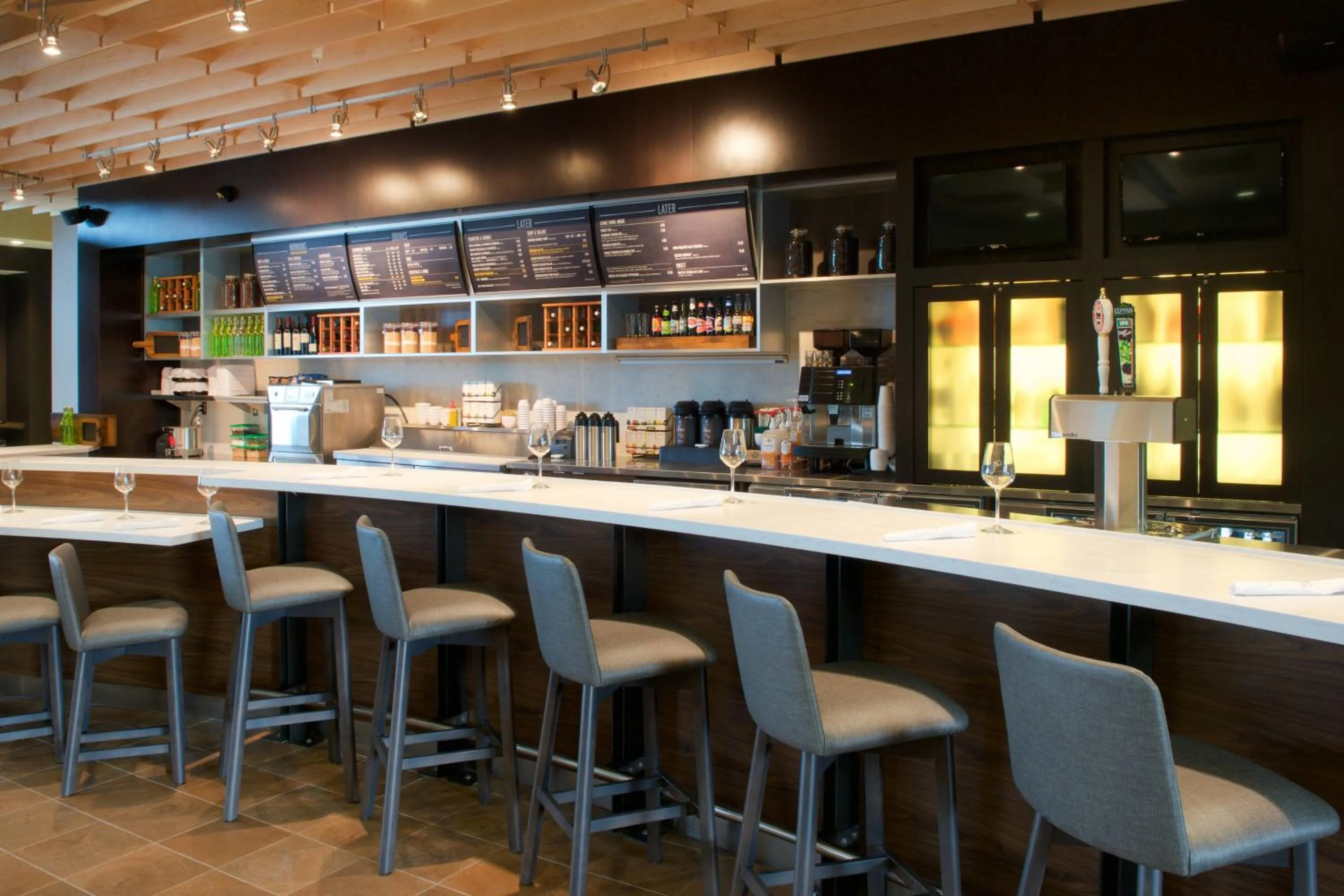 Lounge or bar in Courtyard by Marriott Seattle Everett Downtown
