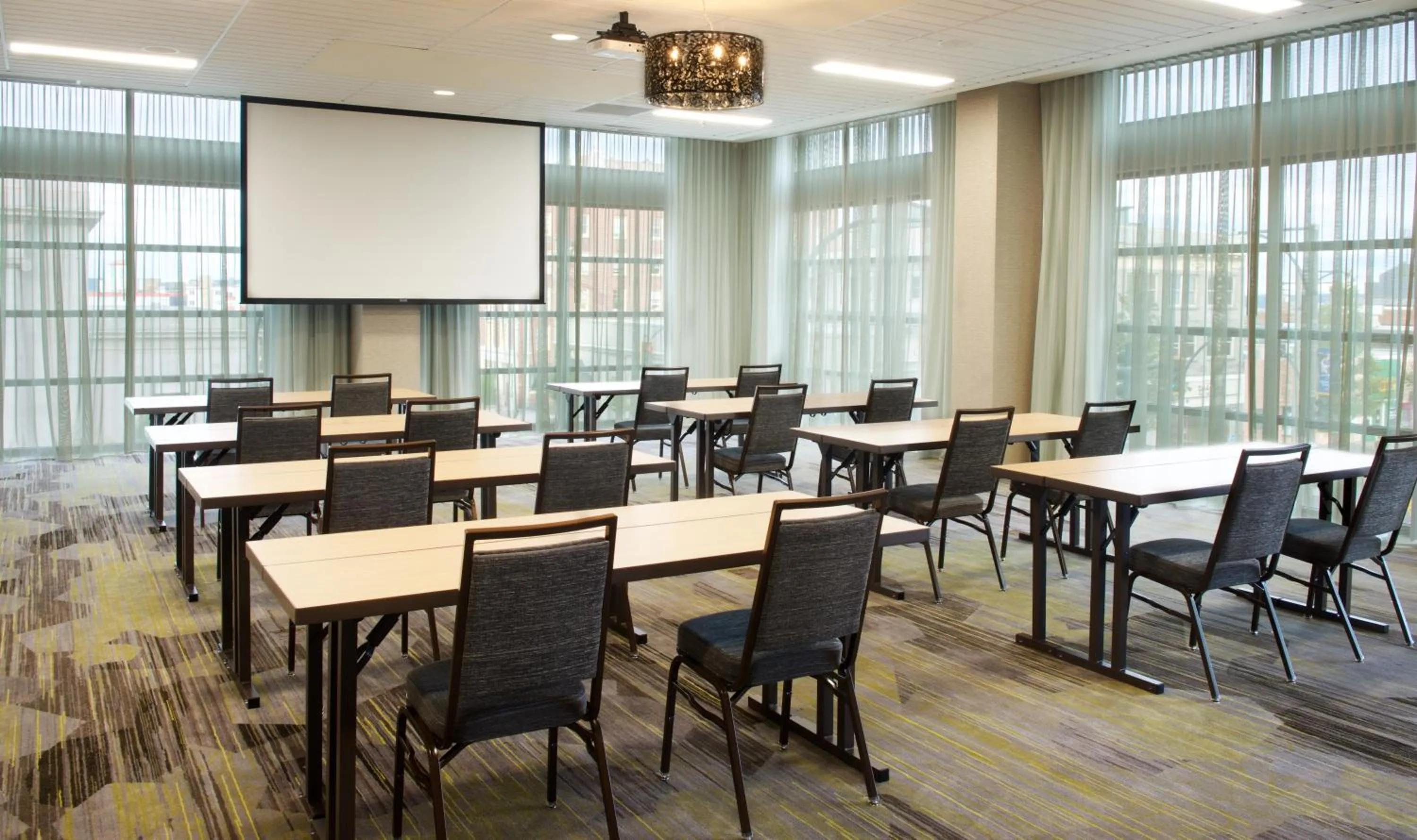 Meeting/conference room in Courtyard by Marriott Seattle Everett Downtown