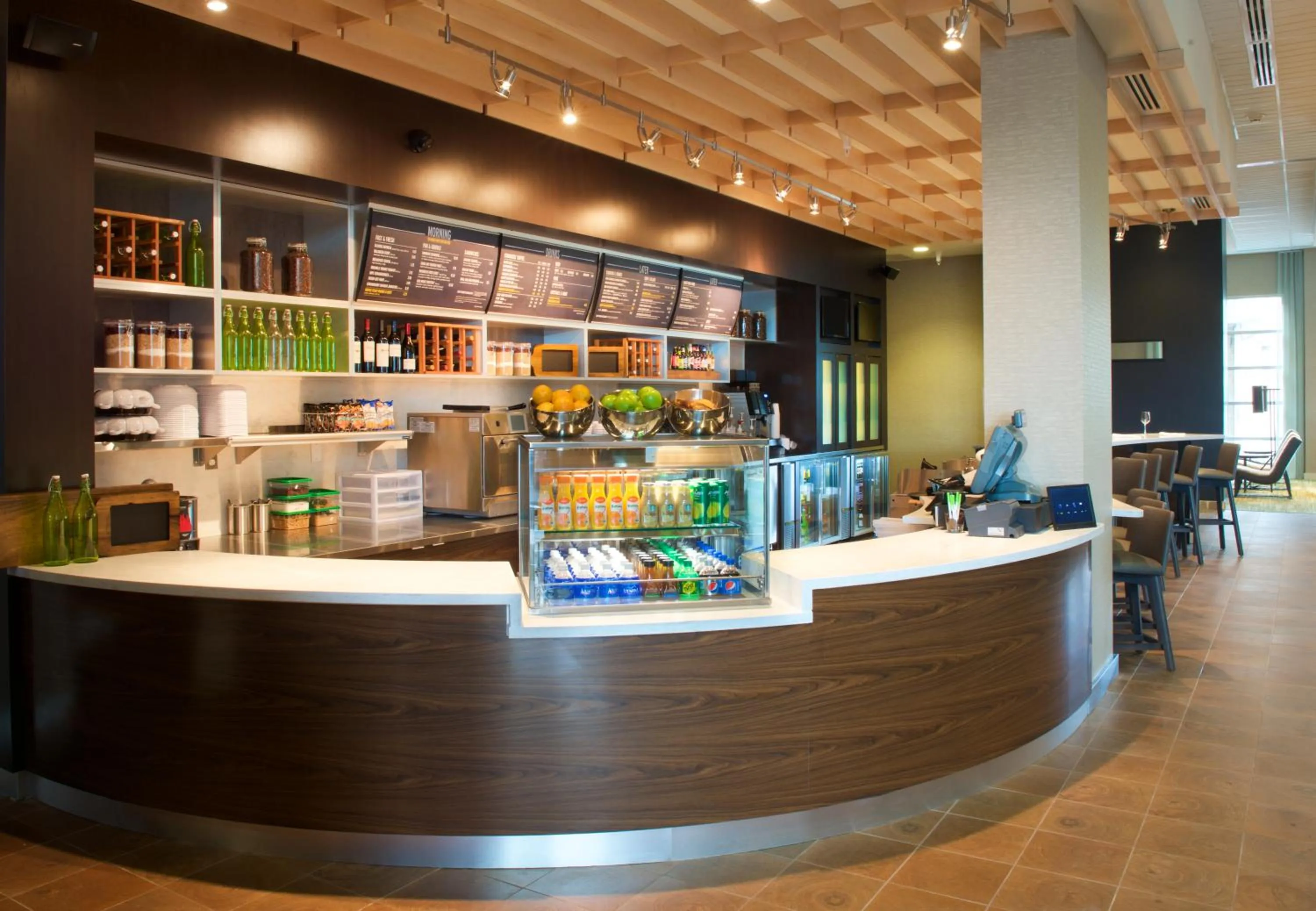 Breakfast in Courtyard by Marriott Seattle Everett Downtown