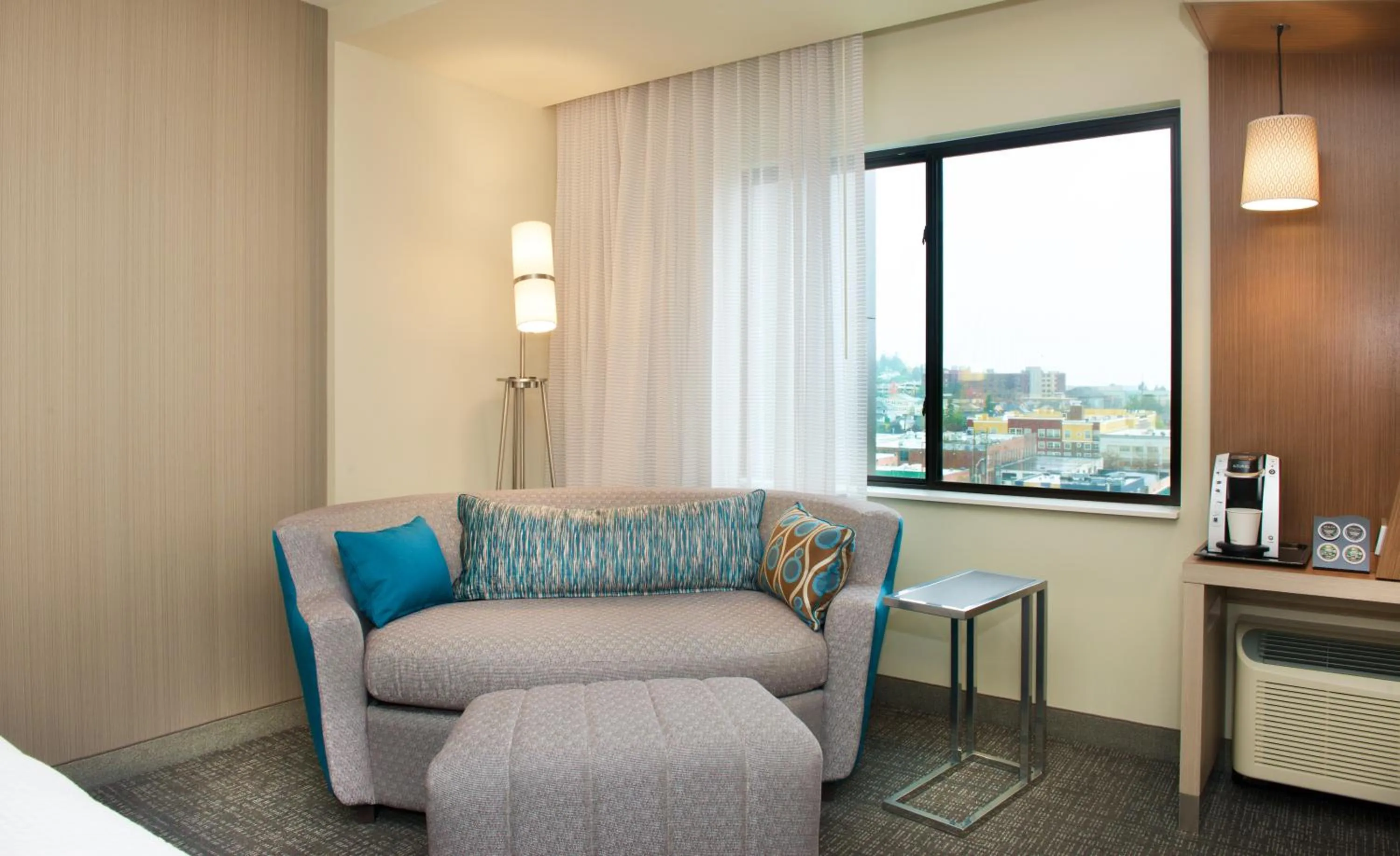 Bedroom, Bed in Courtyard by Marriott Seattle Everett Downtown