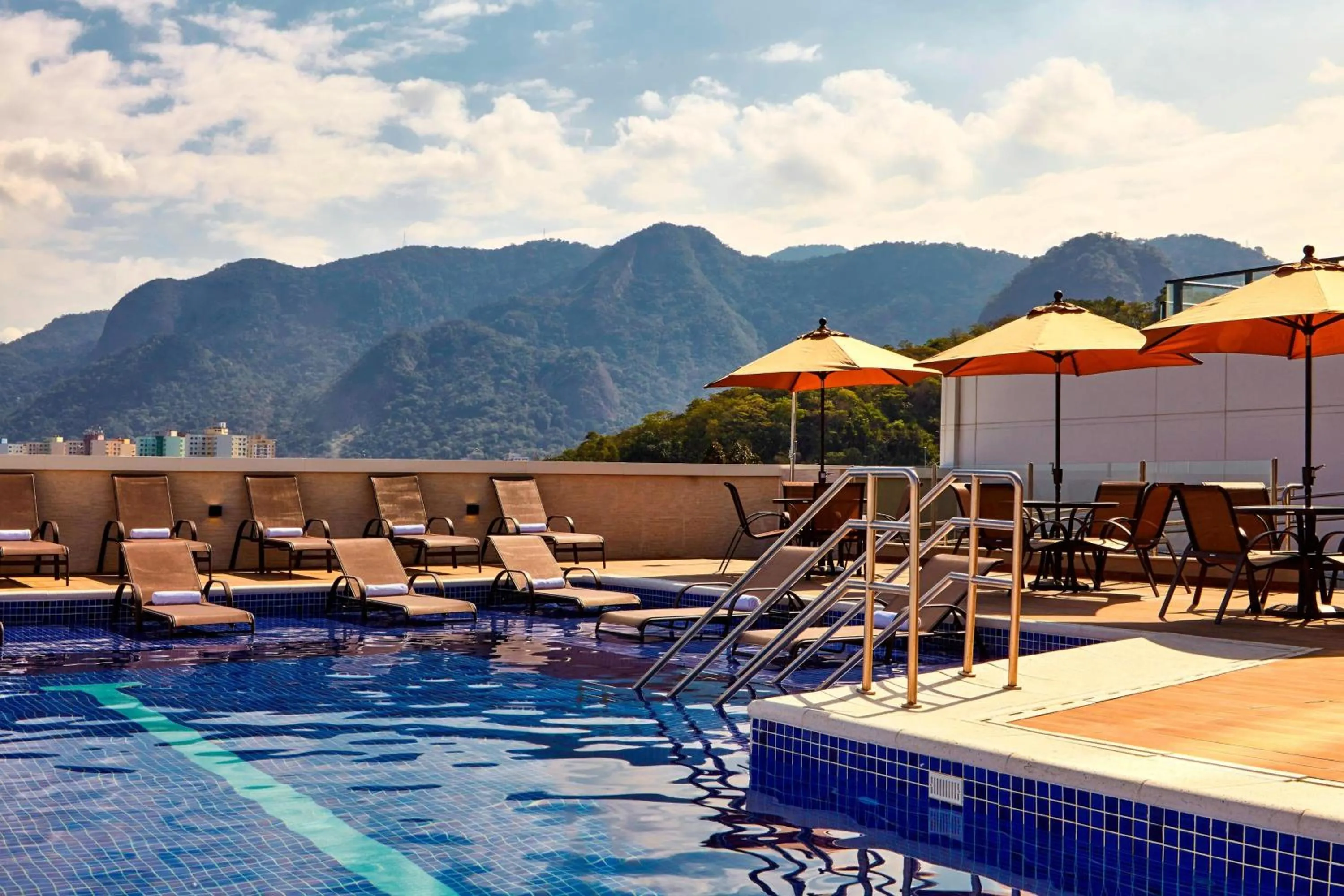 Swimming pool in Courtyard by Marriott Rio de Janeiro Barra da Tijuca