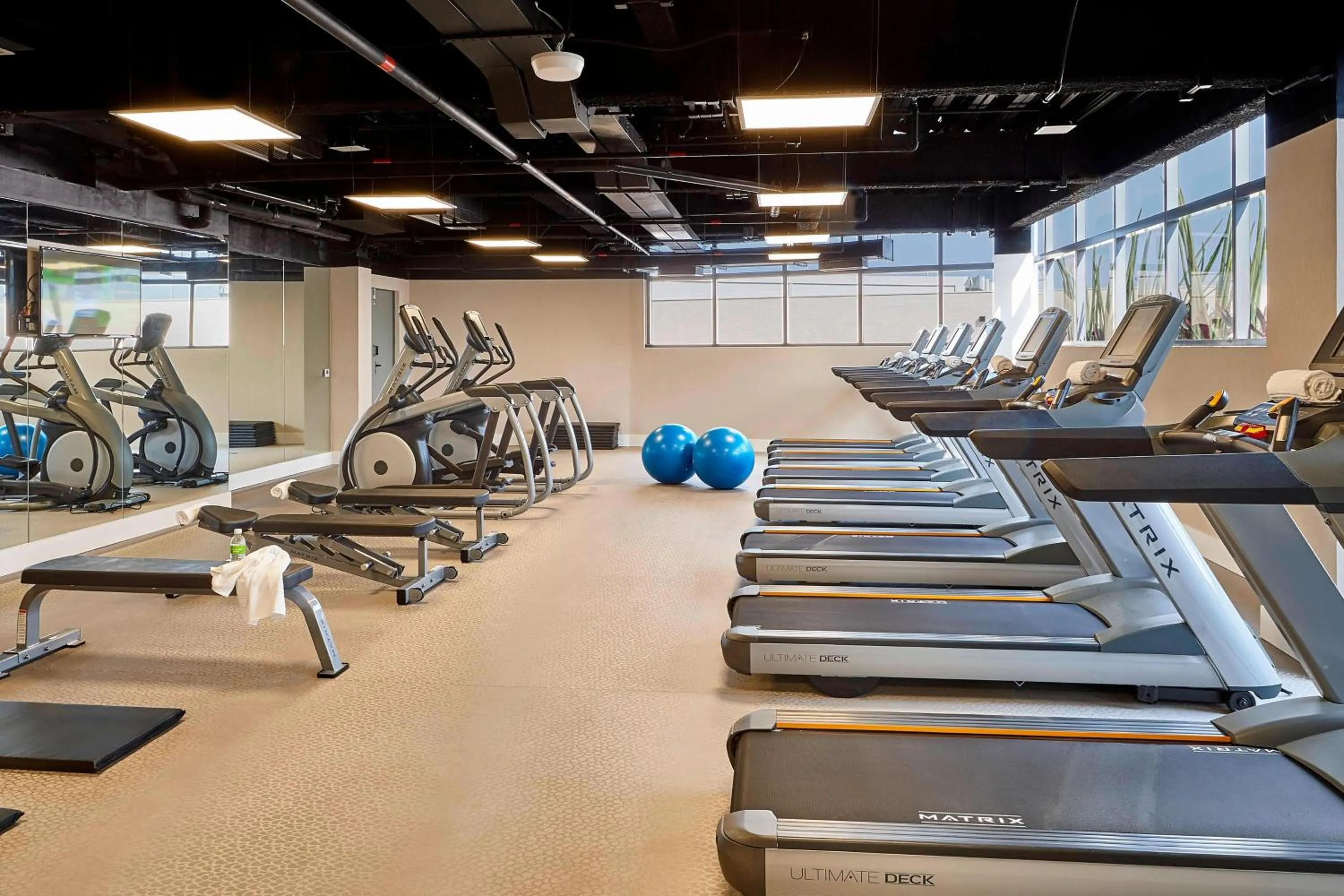 Fitness centre/facilities in Courtyard by Marriott Rio de Janeiro Barra da Tijuca