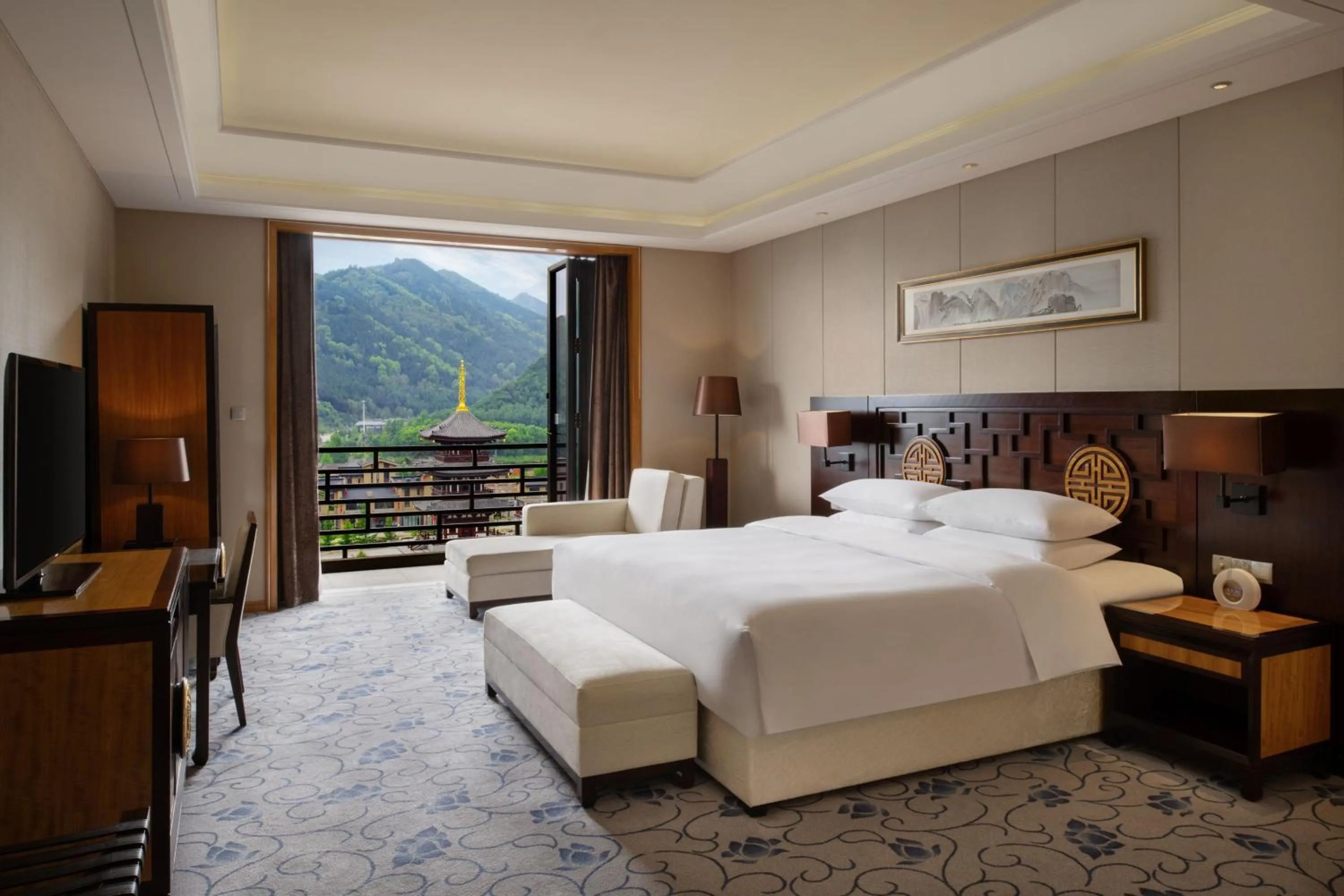Photo of the whole room, Bed in Wutai Mountain Marriott Hotel