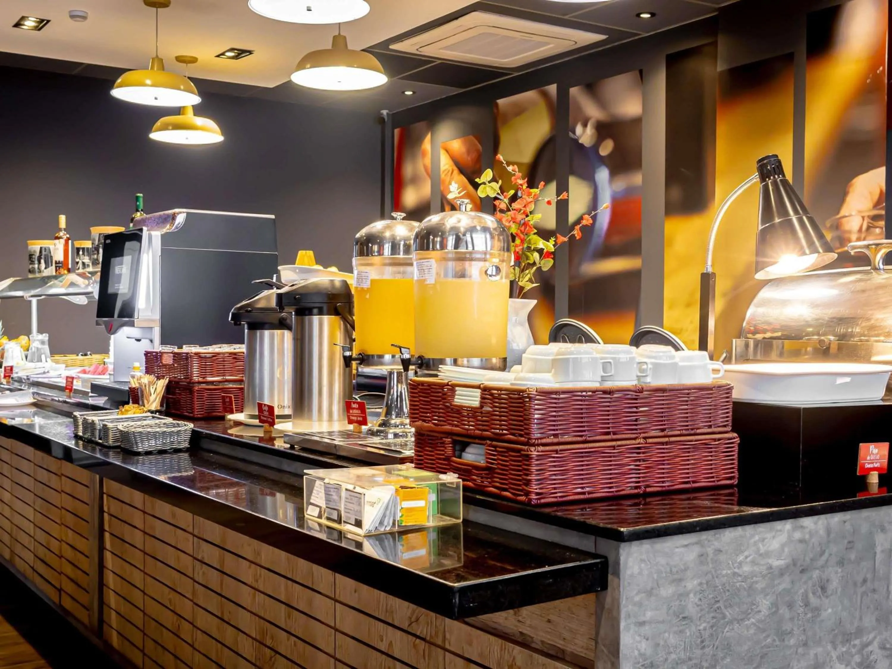 Restaurant/places to eat in ibis Macae