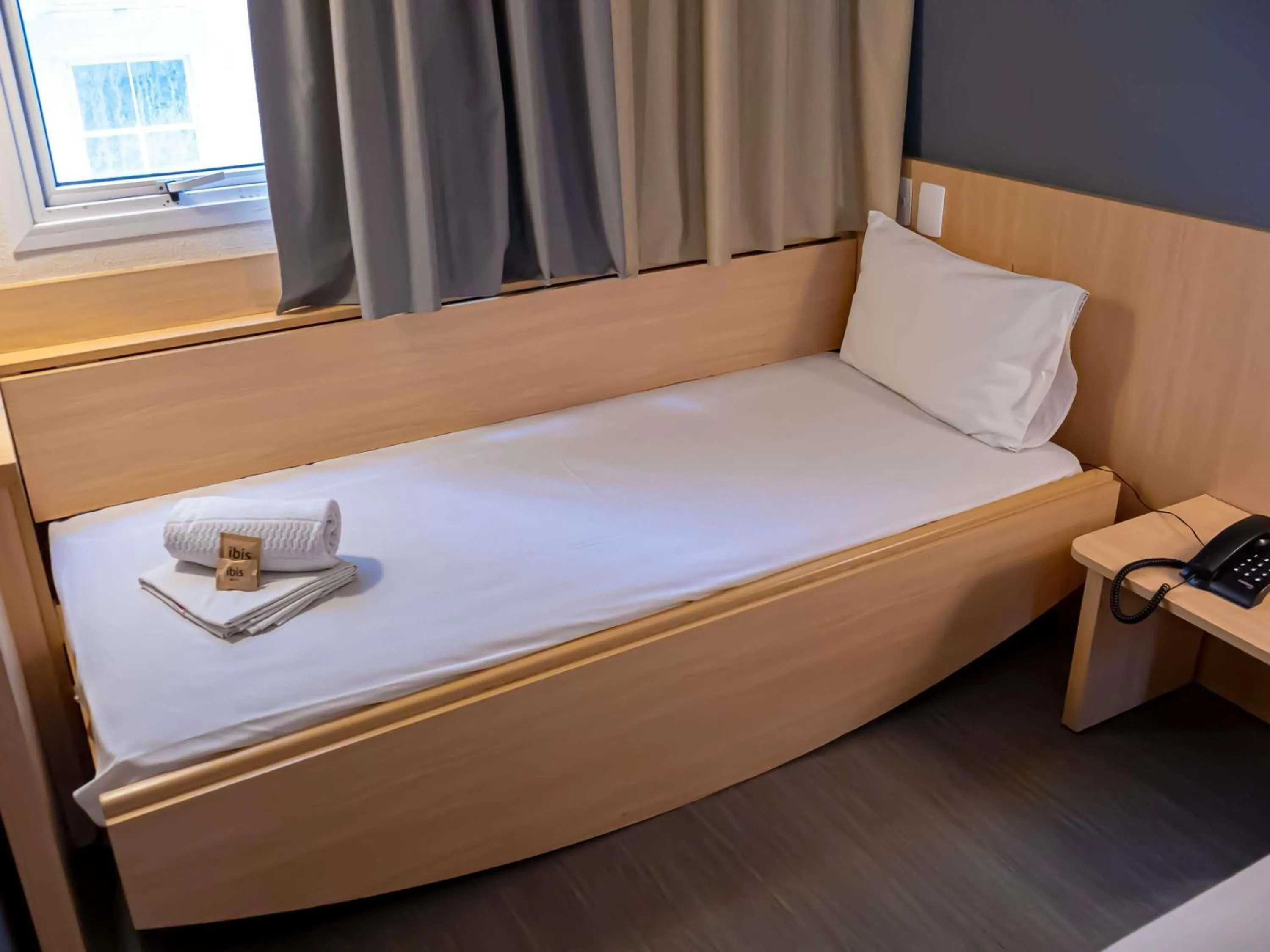 Bedroom, Bed in ibis Macae