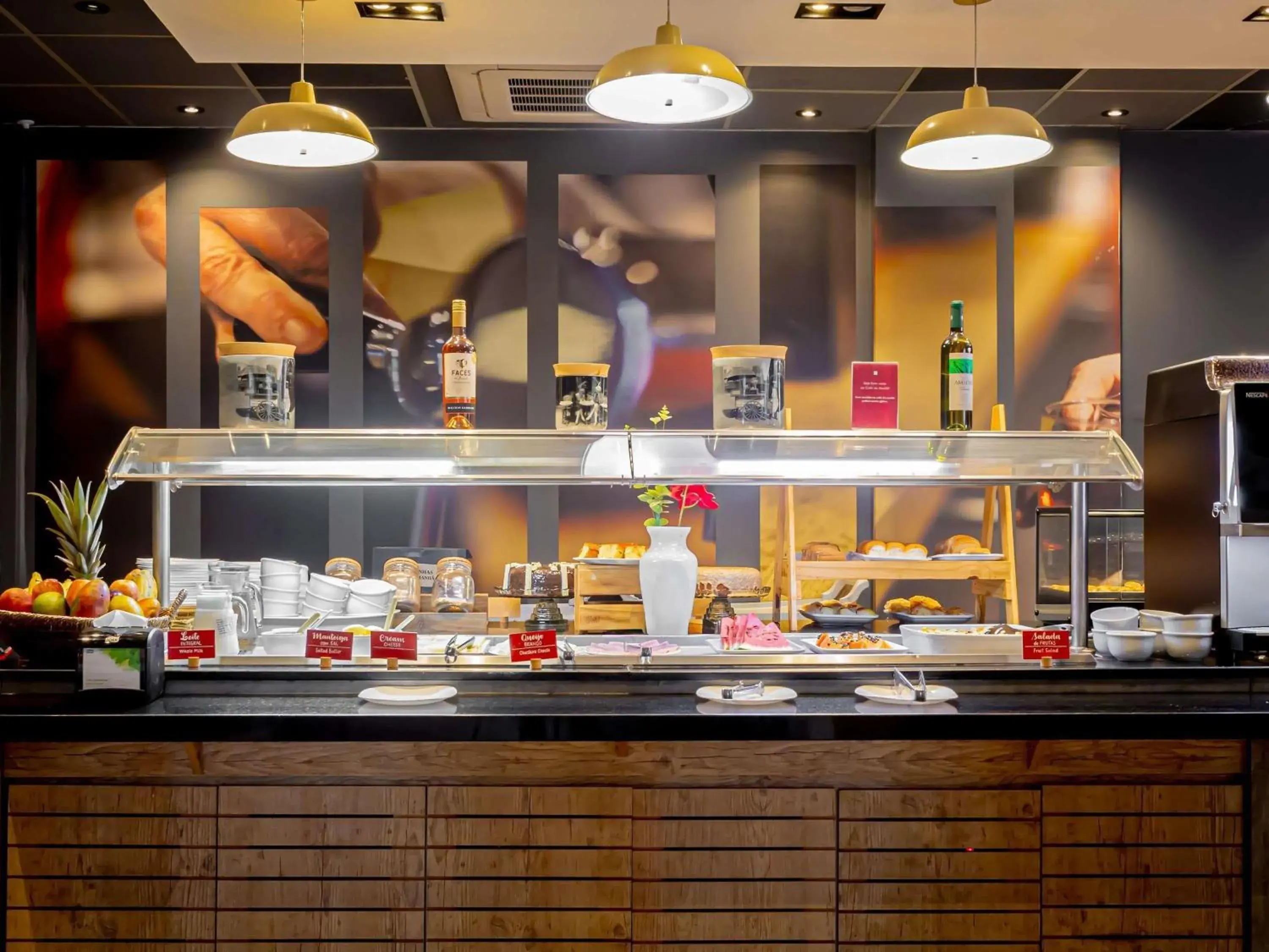 Restaurant/places to eat in ibis Macae Restaurant/places to eat in ibis Macae