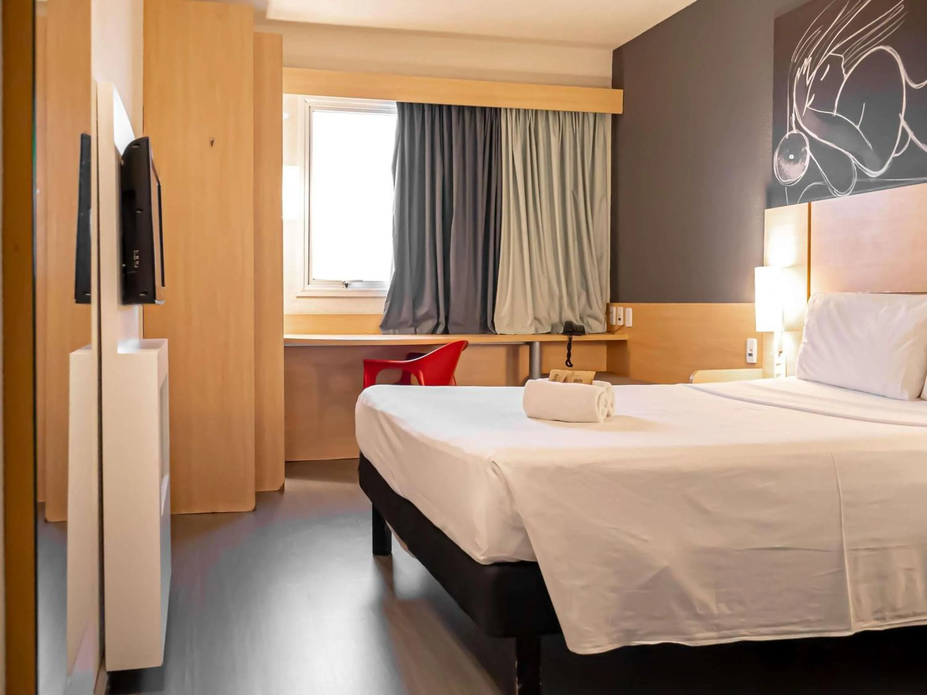 Bedroom, Bed in ibis Macae