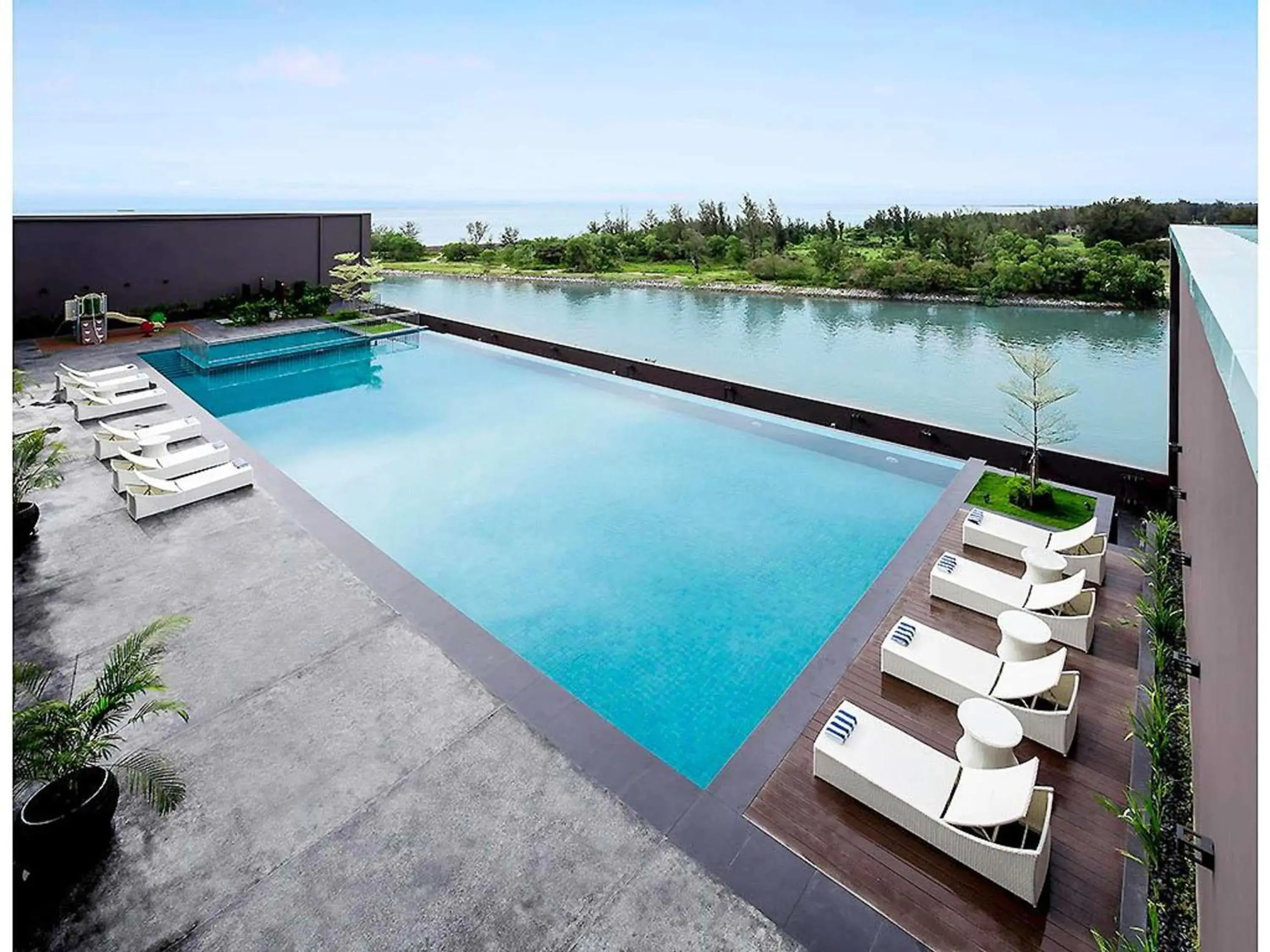 Pool view in Pullman Miri Waterfront Pool view in Pullman Miri Waterfront