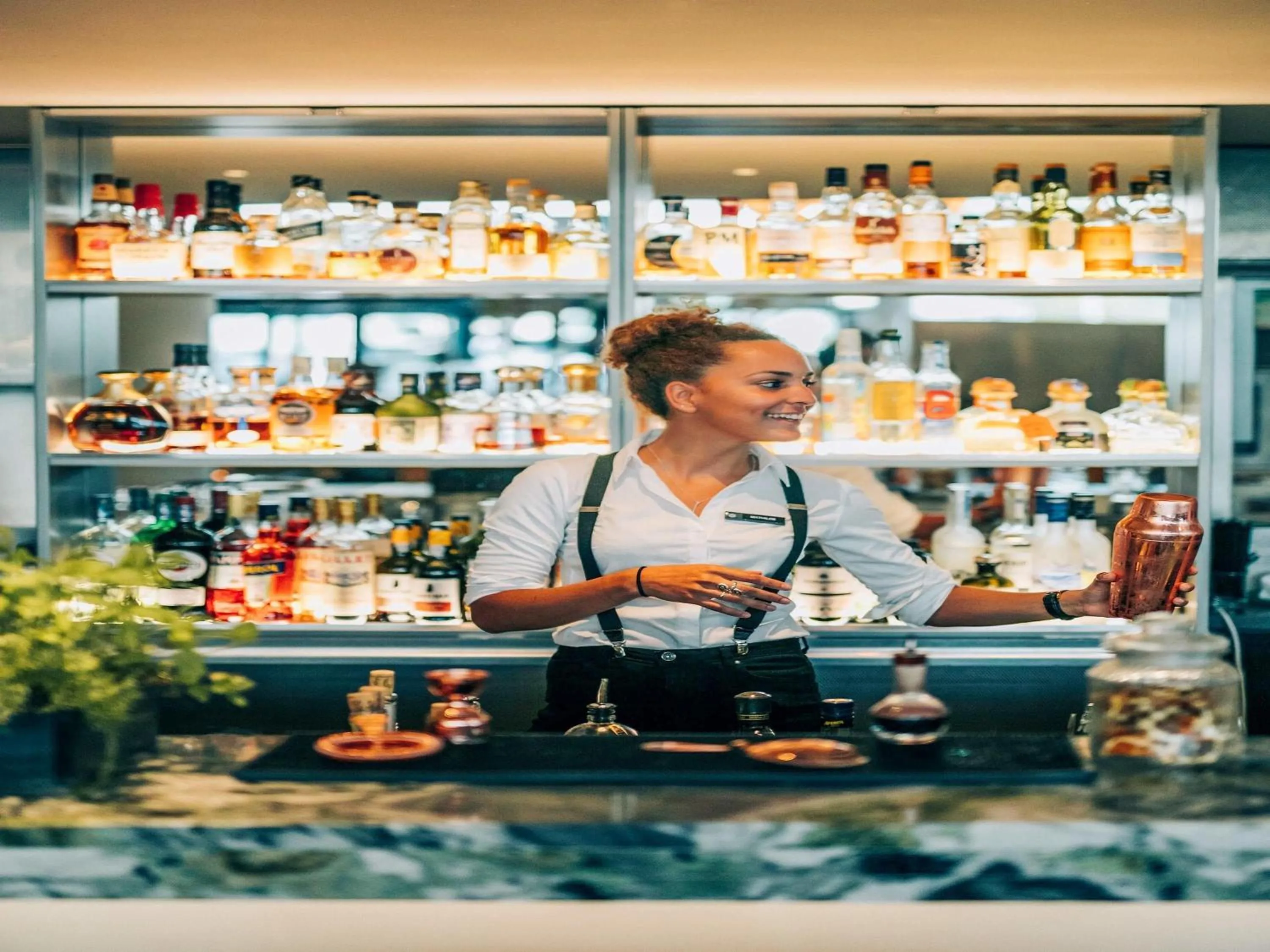 Lounge or bar in Pullman Miri Waterfront