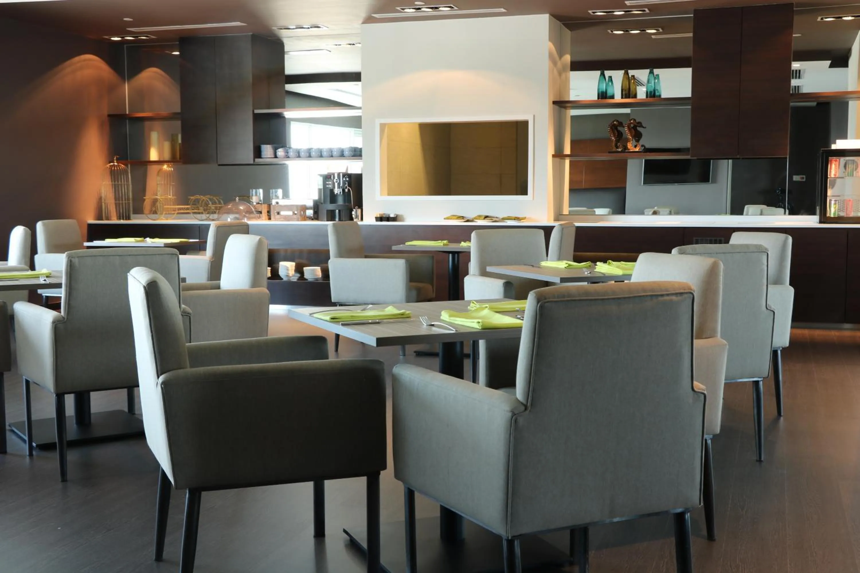 Lounge or bar in Pullman Miri Waterfront