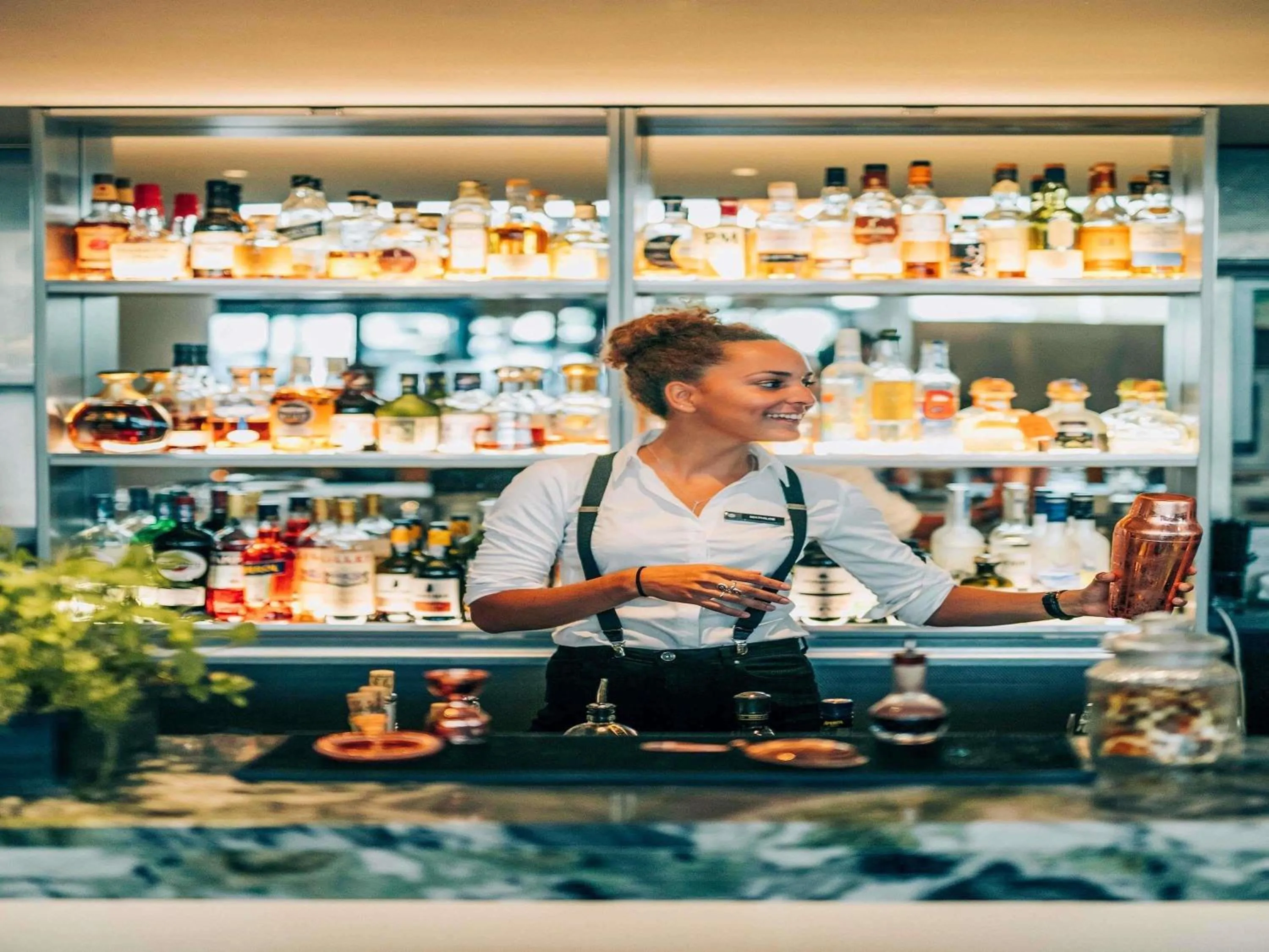 Lounge or bar in Pullman Miri Waterfront