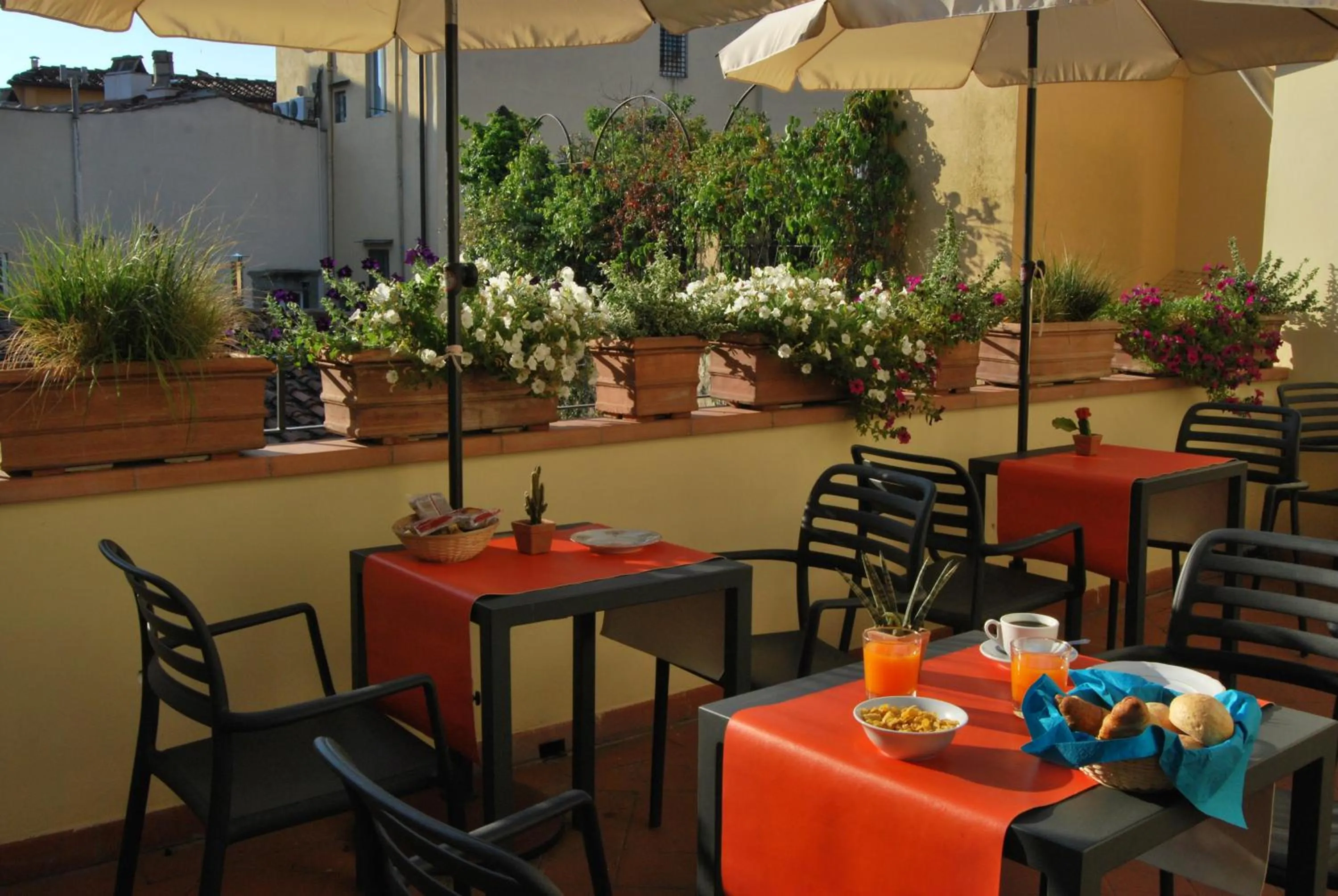 Communal lounge/ TV room in B&B Isola d'Arno