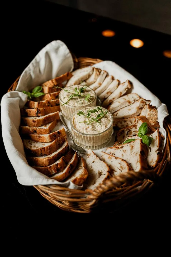 Restaurant/places to eat in Hotel Falcon