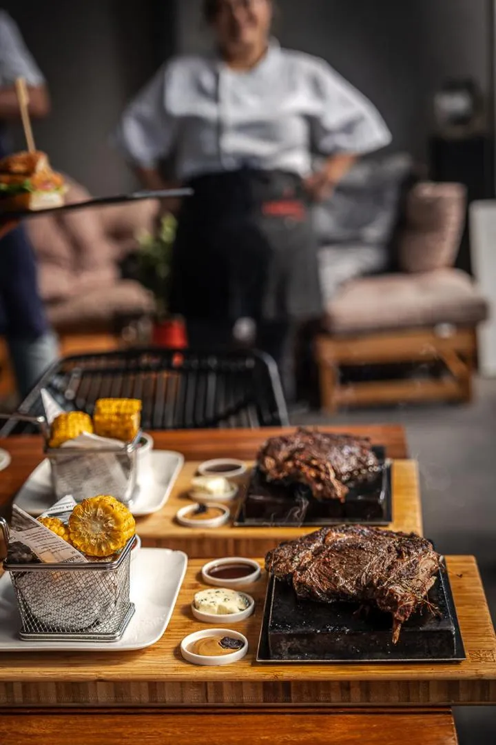 Restaurant/places to eat in Hotel Falcon