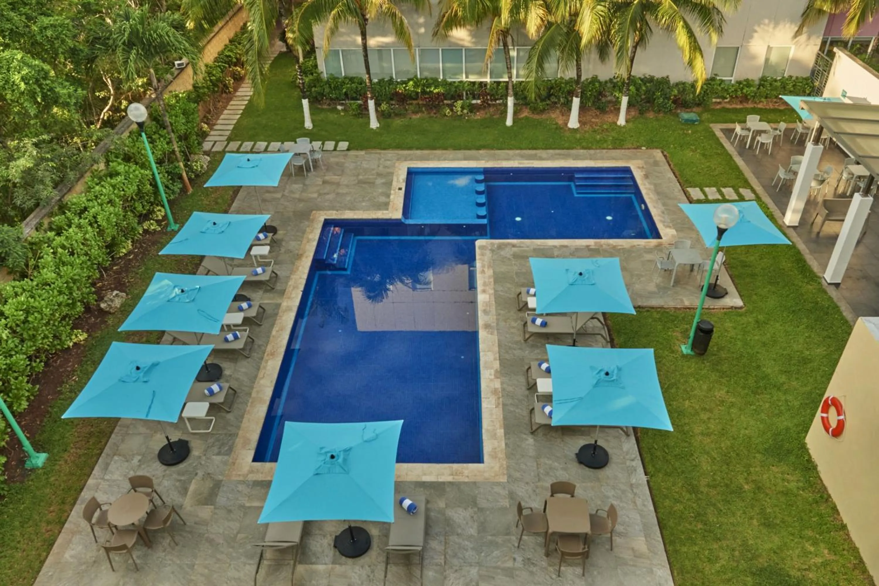 Swimming pool in City Express Suites by Marriott Playa del Carmen