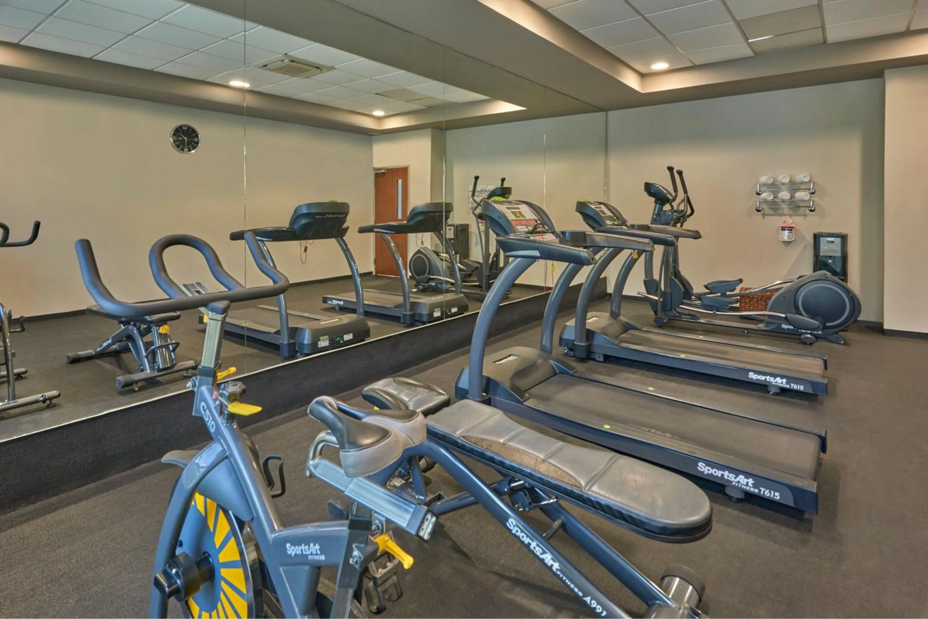 Fitness centre/facilities in City Express Suites by Marriott Playa del Carmen