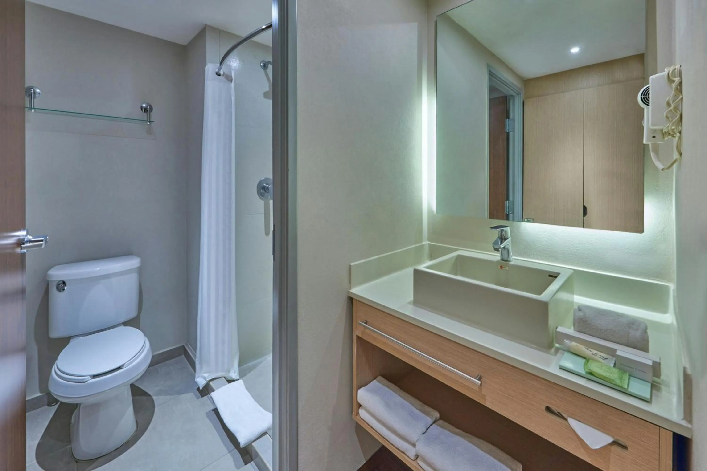 Bathroom in City Express Suites by Marriott Playa del Carmen