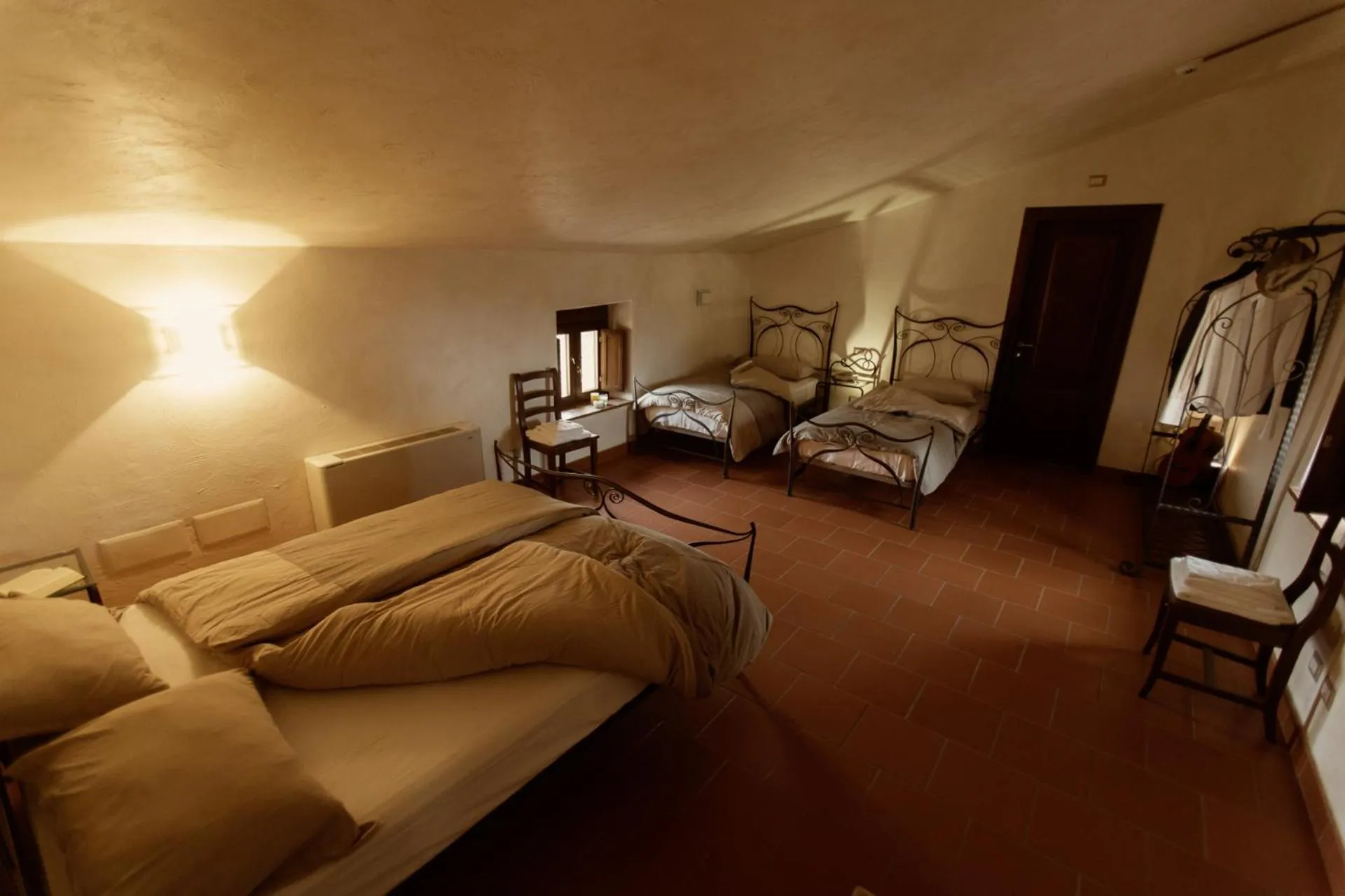 Living room, Bed in Monastero Di Sant'Erasmo