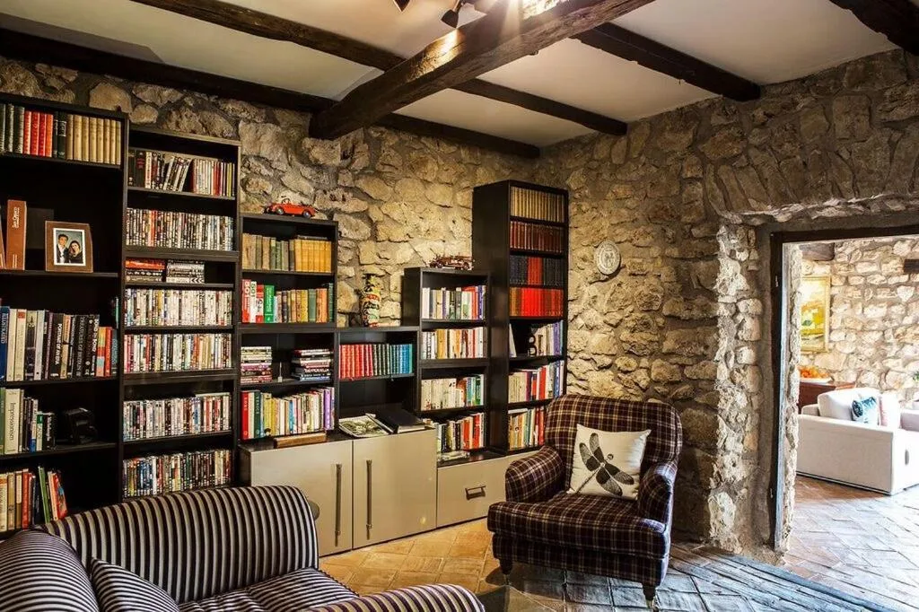 Library in Casale San Pietro