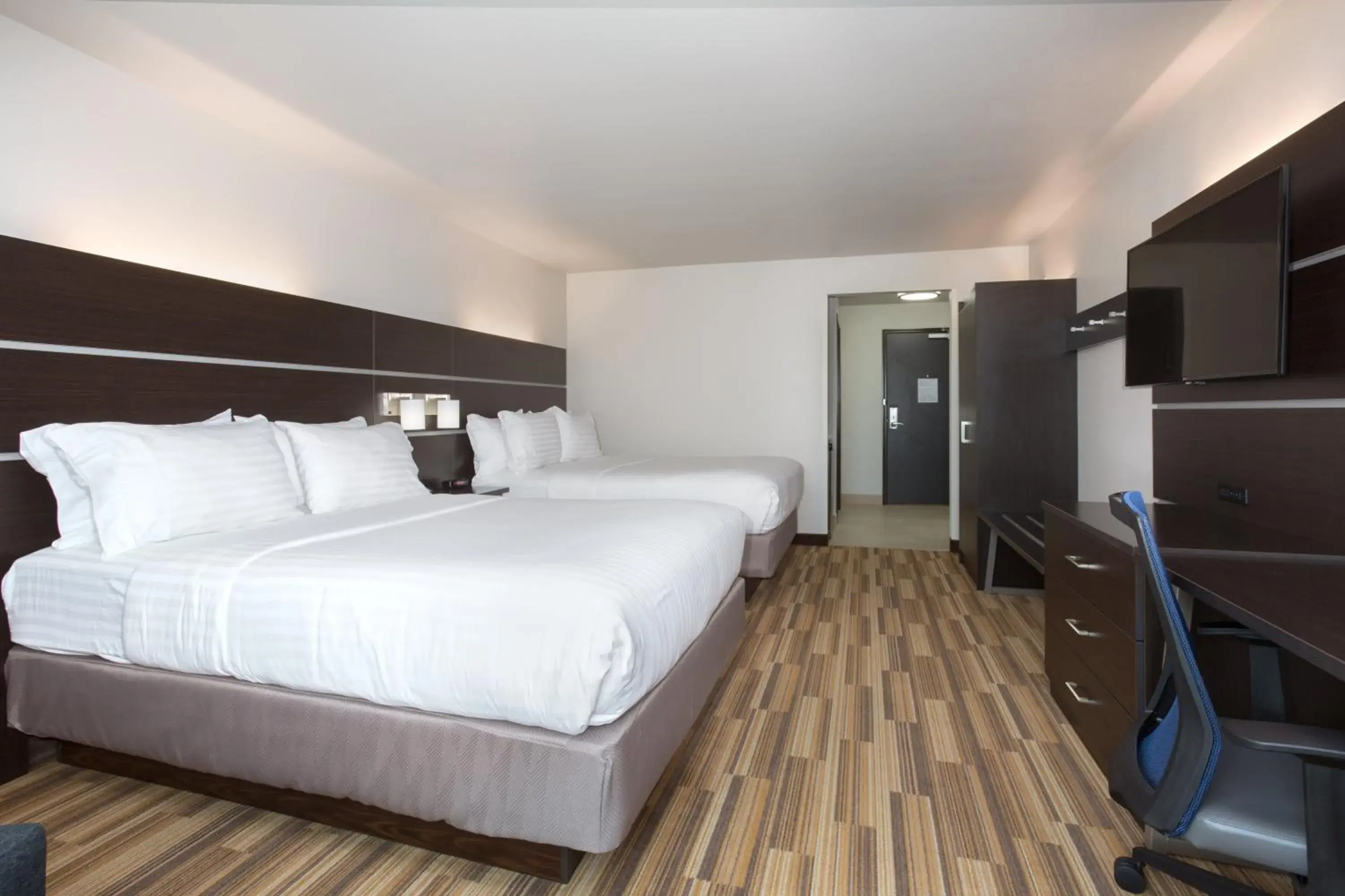 Standard Room with Two Queen Beds in Holiday Inn Express & Suites Lincoln I - 80 by IHG Standard Room with Two Queen Beds in Holiday Inn Express & Suites Lincoln I - 80 by IHG