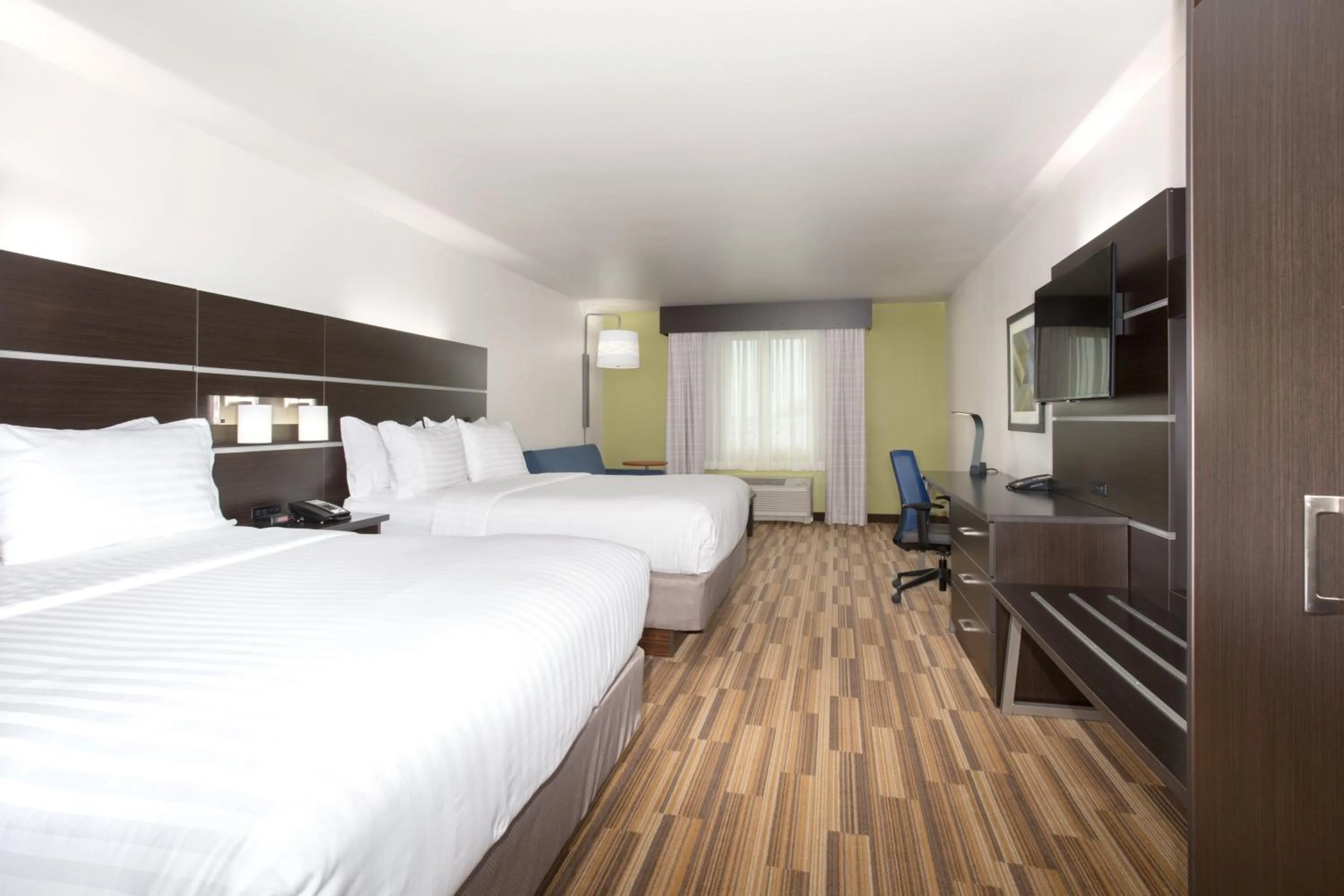 Photo of the whole room, Bed in Holiday Inn Express & Suites Lincoln I - 80 by IHG