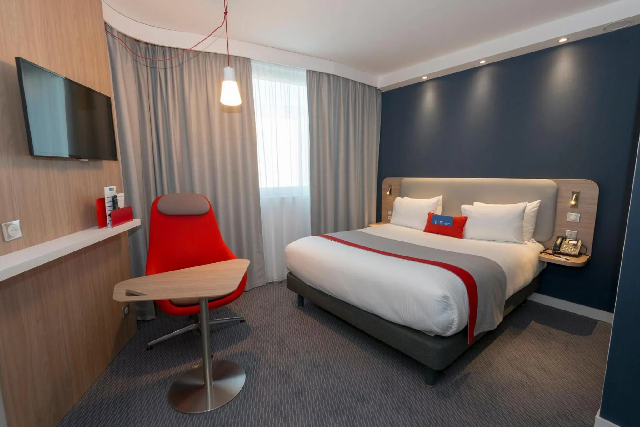Photo of the whole room, Bed in Holiday Inn Express Paris - Velizy by IHG