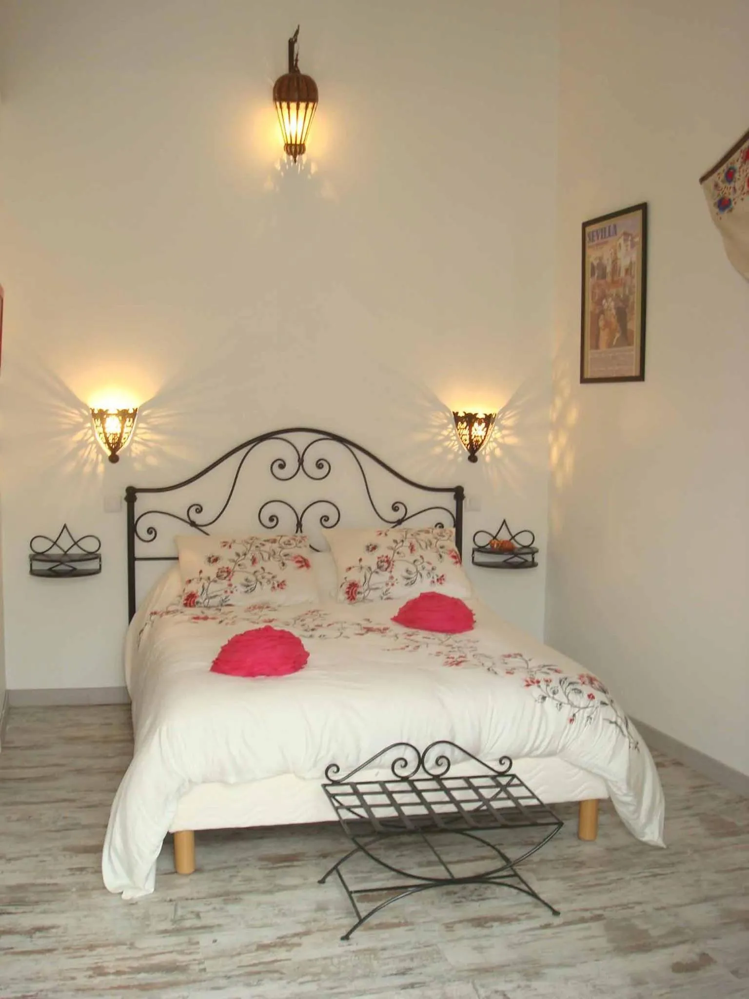 Bed in Chambres d'hôtes au Mas du Sire