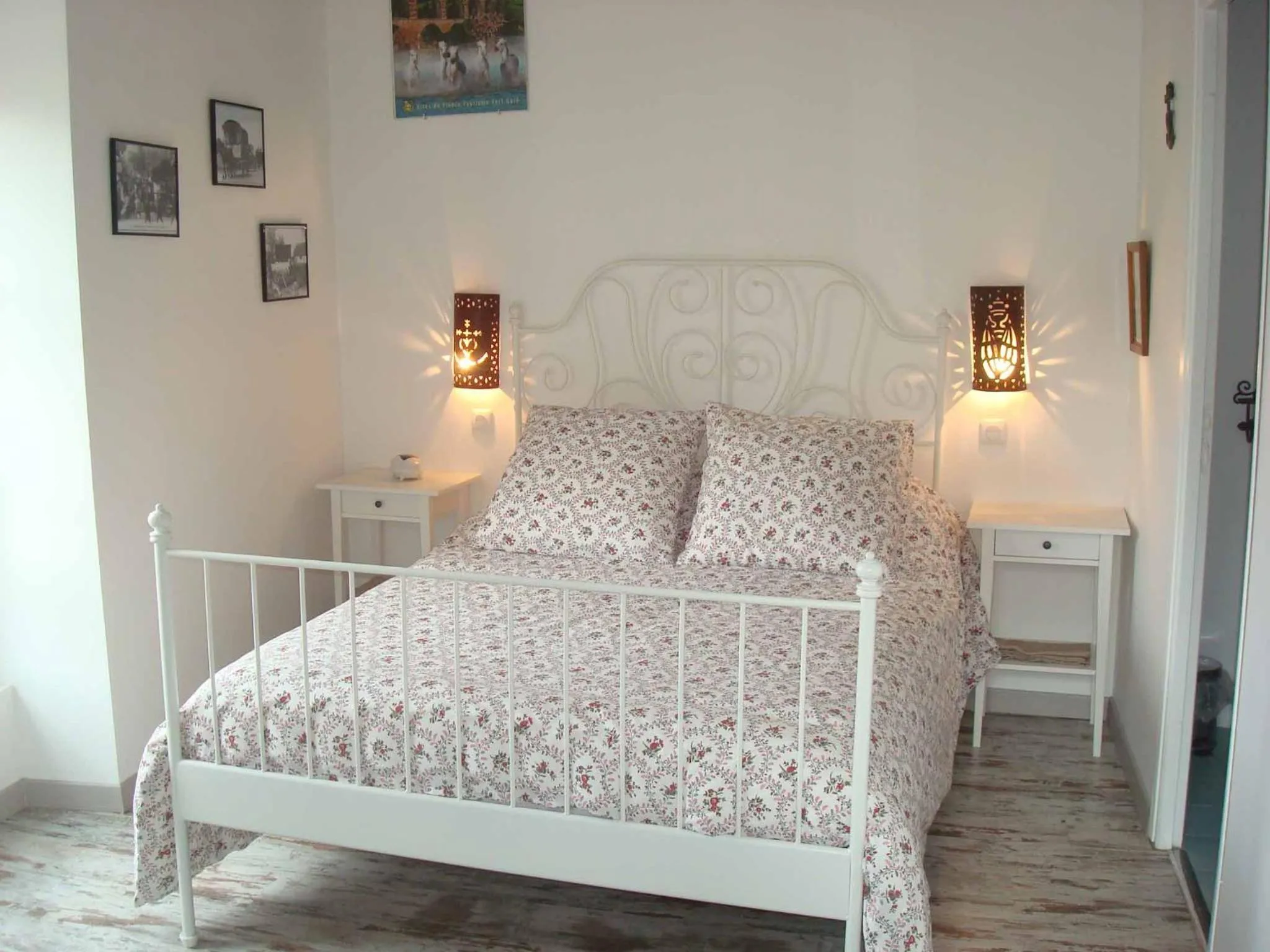 Bed in Chambres d'hôtes au Mas du Sire