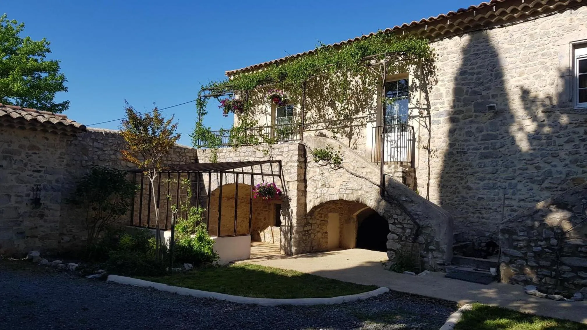 Facade/entrance in Chambres d'hôtes au Mas du Sire