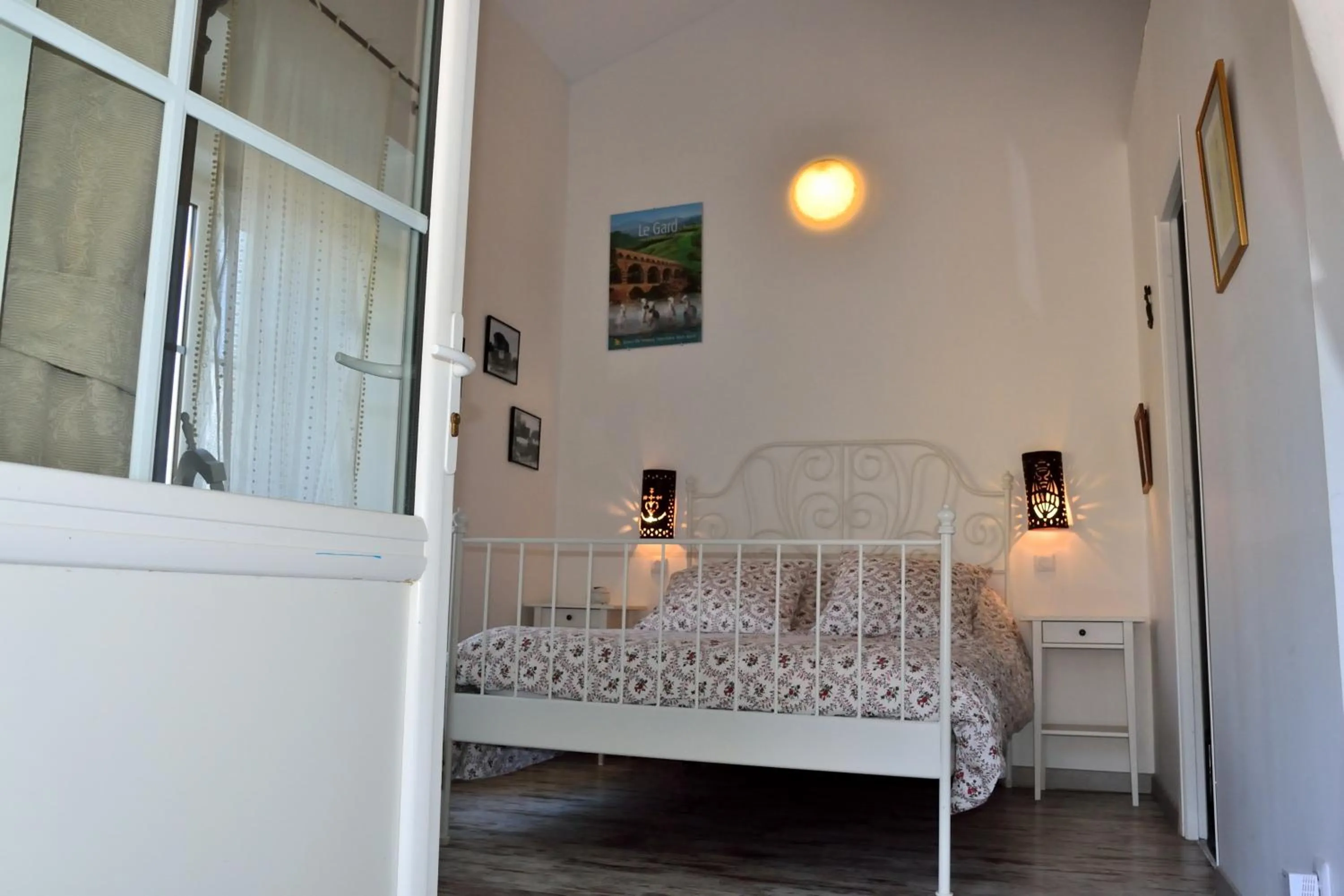 Bed in Chambres d'hôtes au Mas du Sire