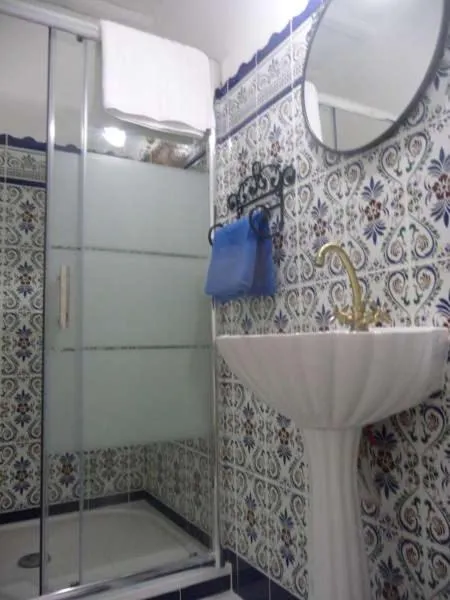Shower in Chambres d'hôtes au Mas du Sire