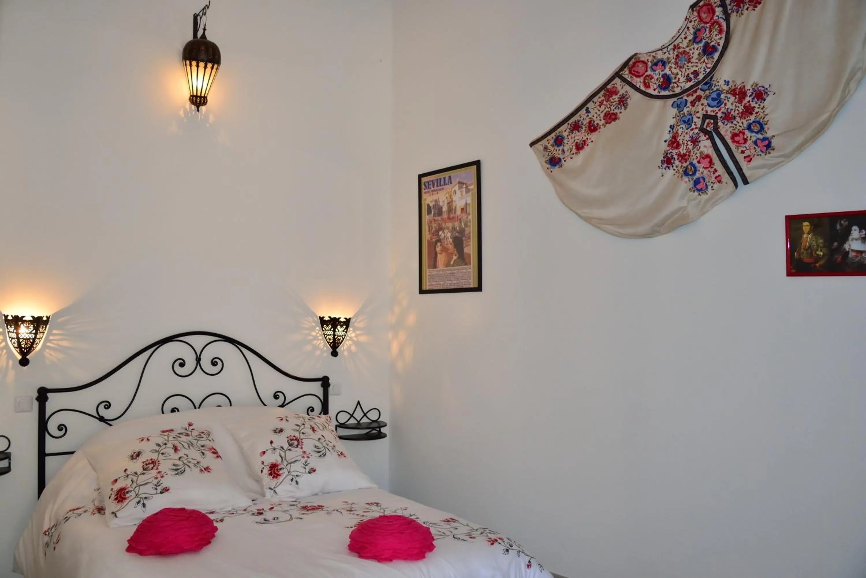 Bed in Chambres d'hôtes au Mas du Sire
