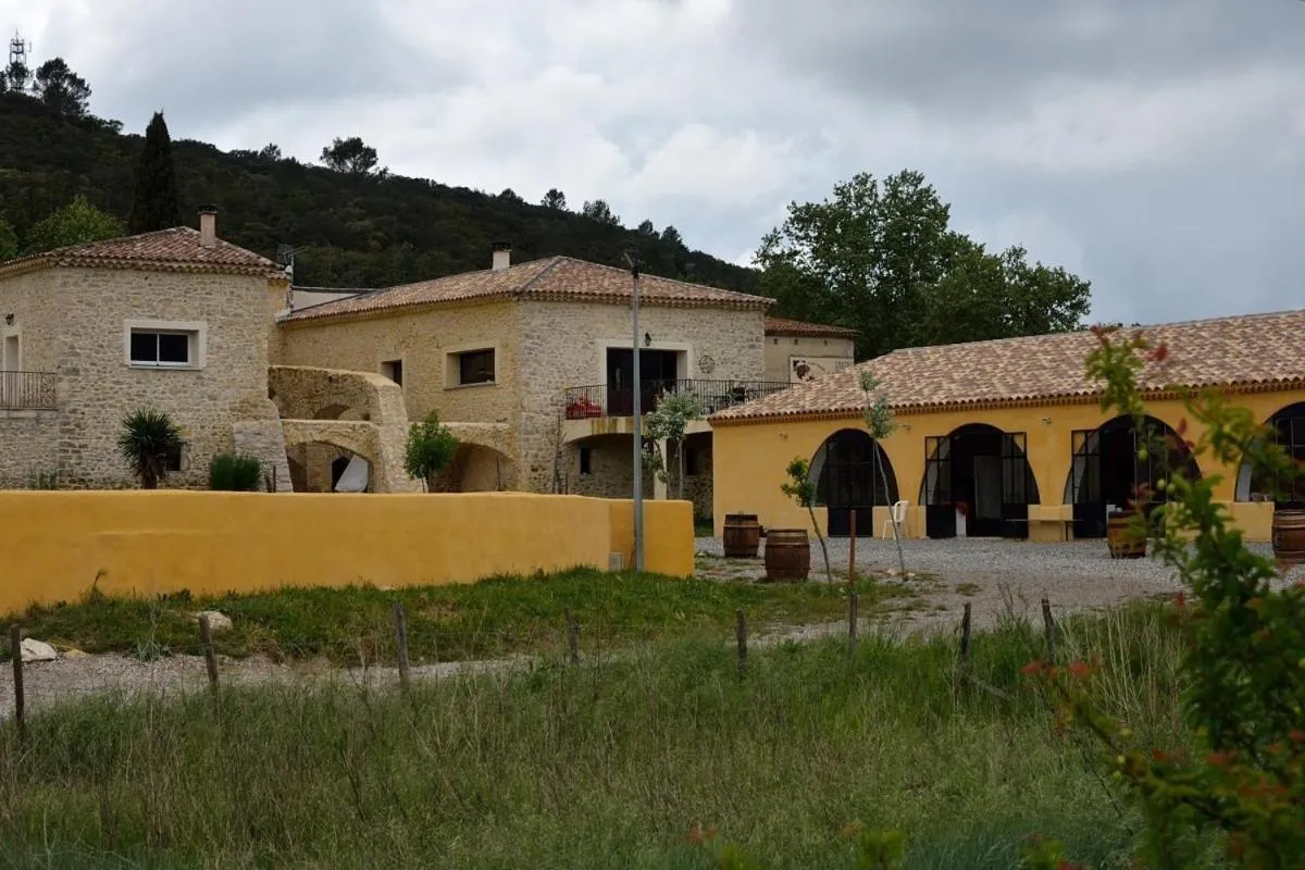Property building in Chambres d'hôtes au Mas du Sire