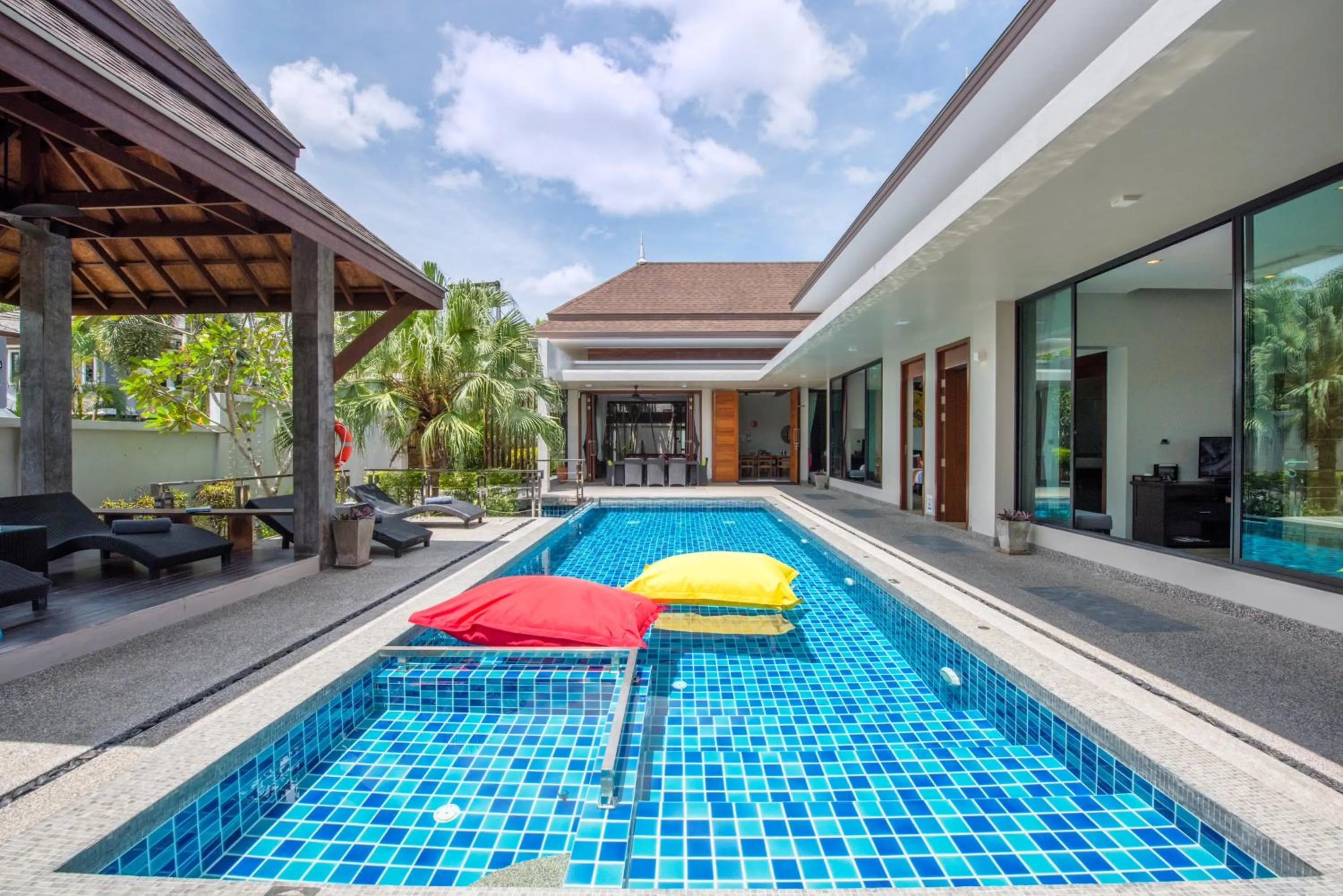 Swimming pool in Narintara Private Pool Villas - Free Tuk-Tuk Service to the Beach!